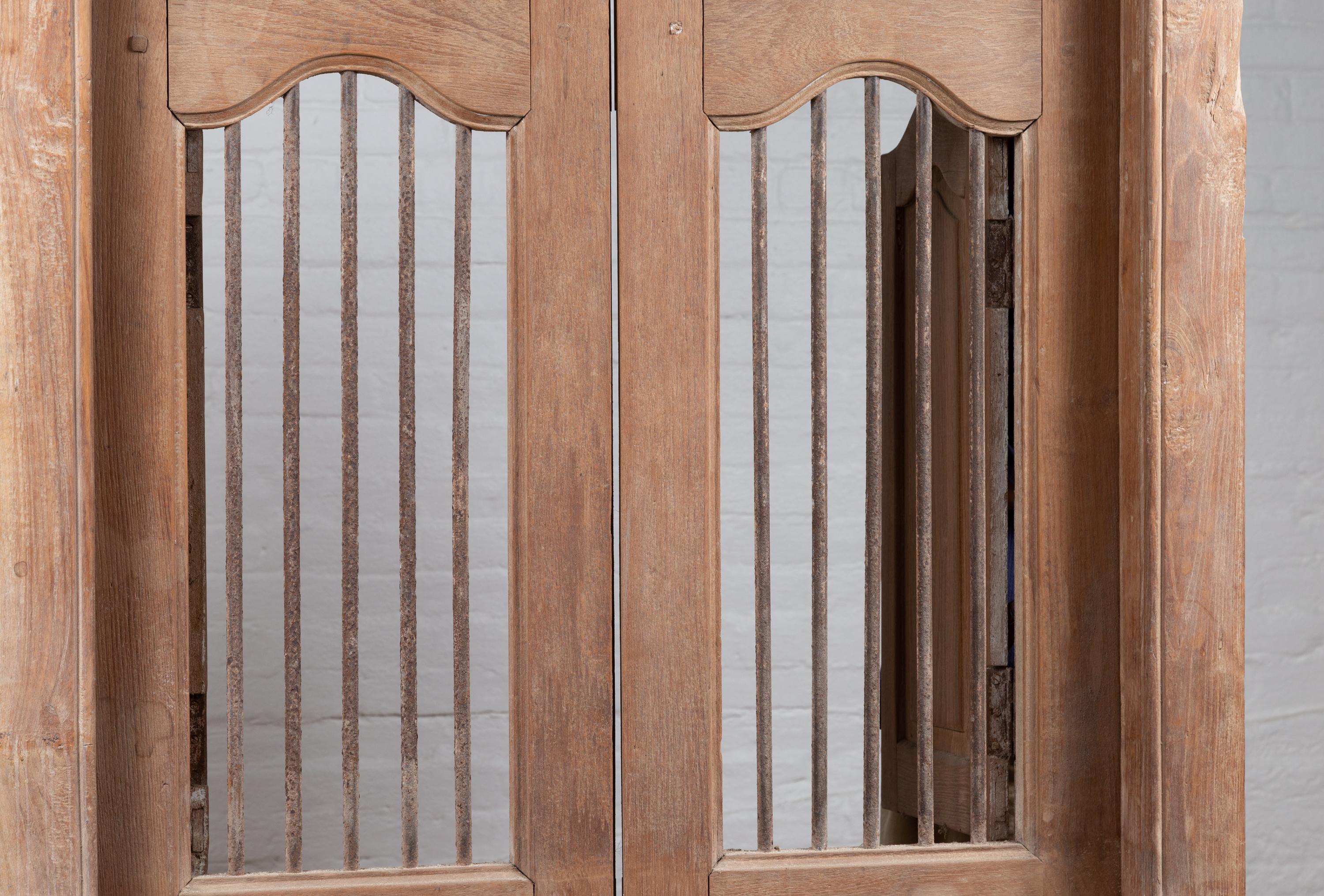 Large Natural Wood Window Balcony with Hand Carved Foliage Motifs and Bonnet Top For Sale 7