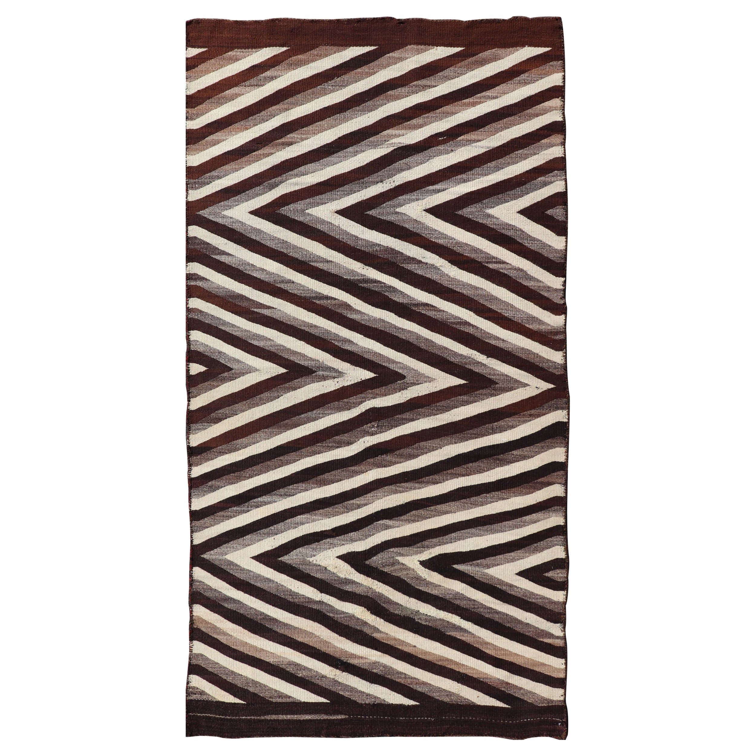 Grand tapis tribal Navajo ancien avec grand motif zigzag en marron et ivoire
