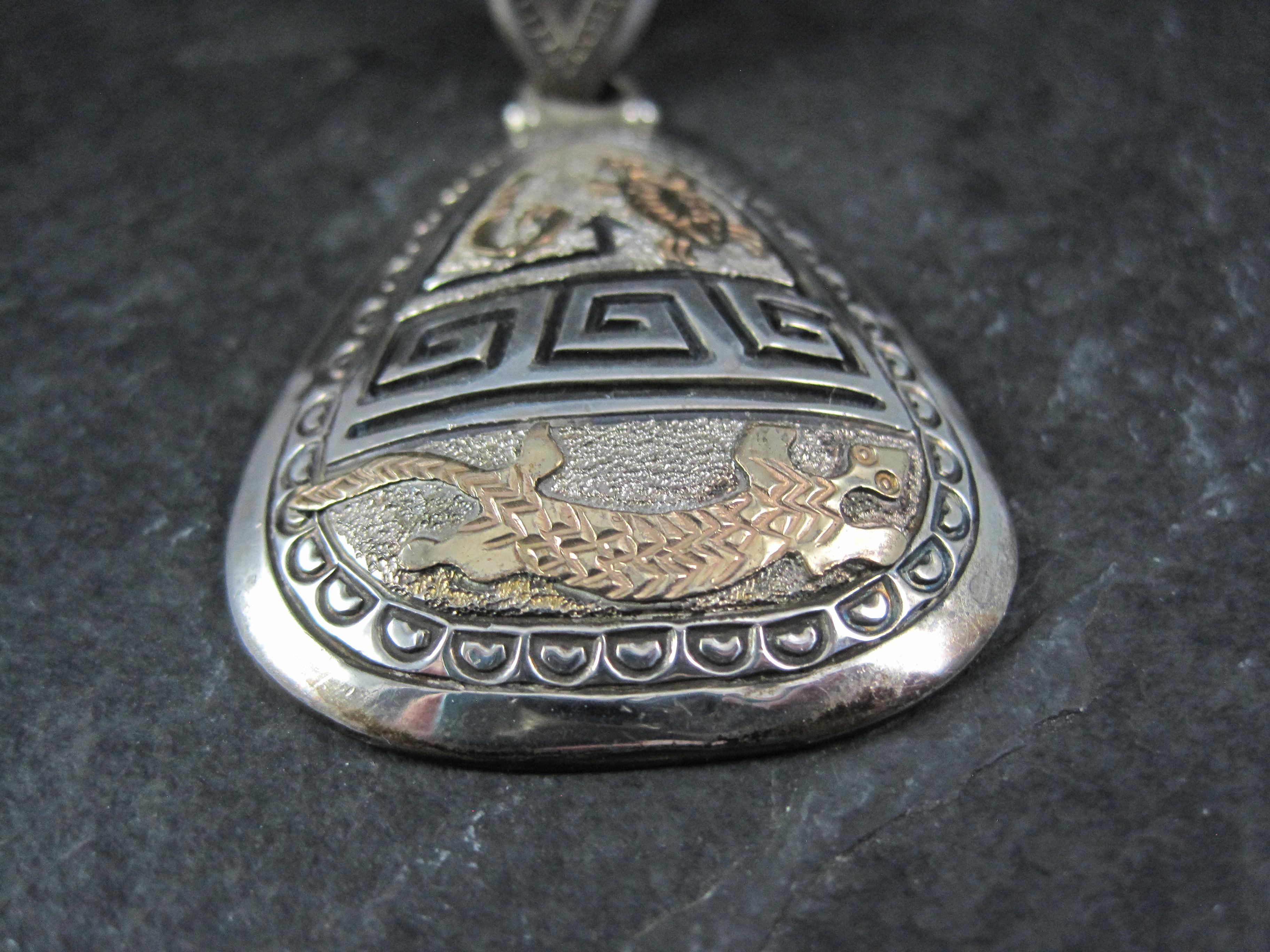 Grande ciondolo Navajo a forma di tartaruga e serpente in argento e oro 12 carati In condizioni ottime in vendita a Webster, SD