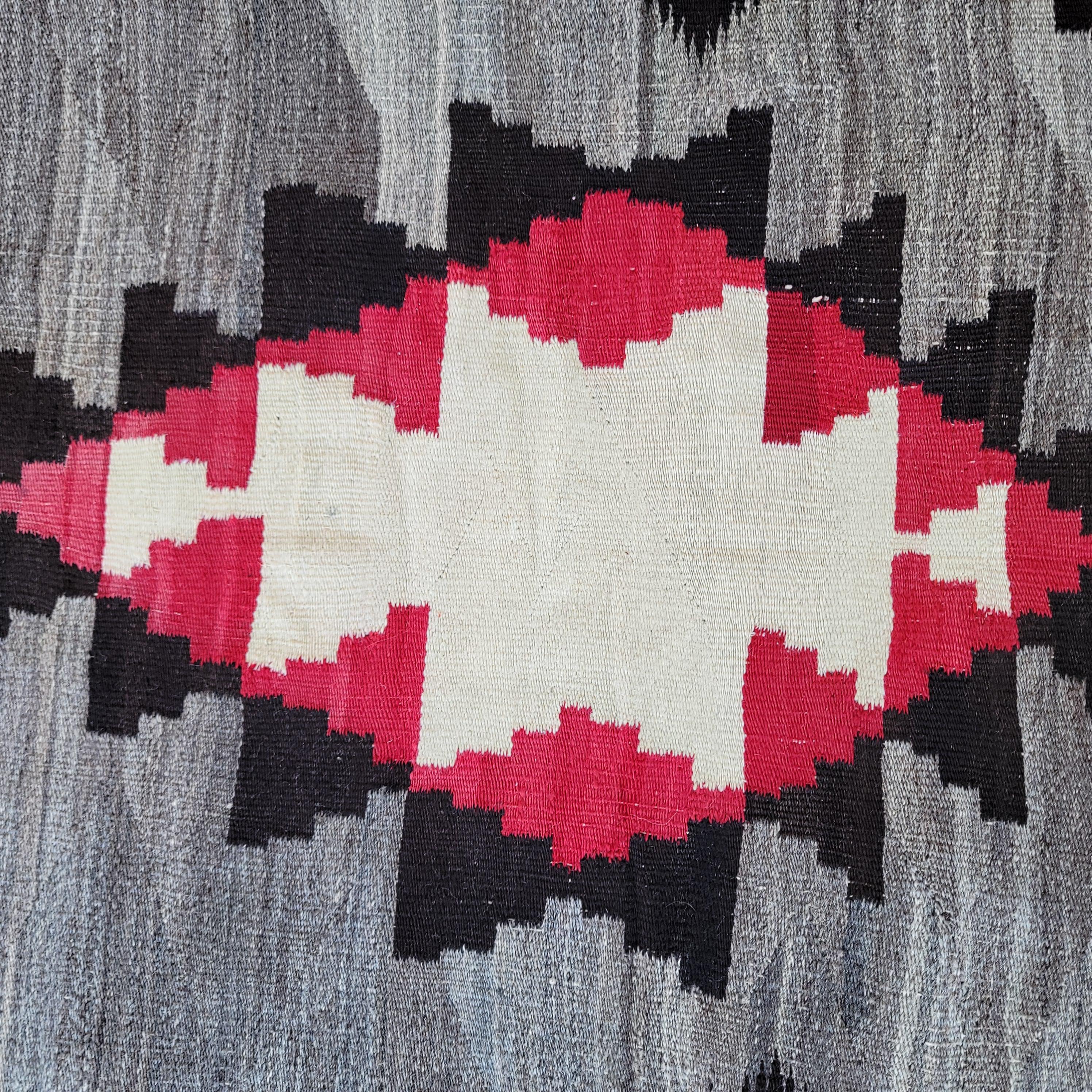 Großer Navajo Webteppich -Room Size Teppich (Handgewebt) im Angebot