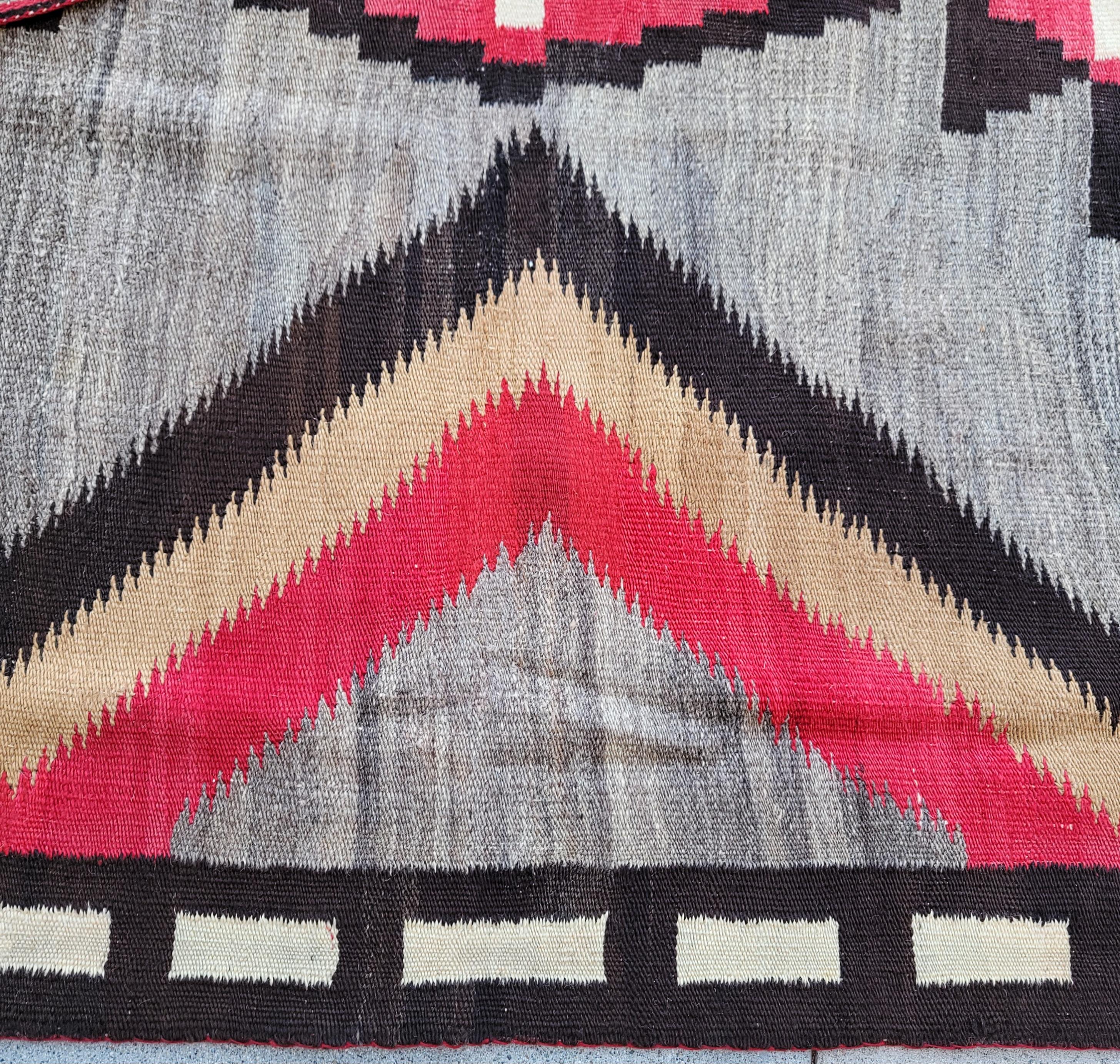Großer Navajo Webteppich -Room Size Teppich (20. Jahrhundert) im Angebot