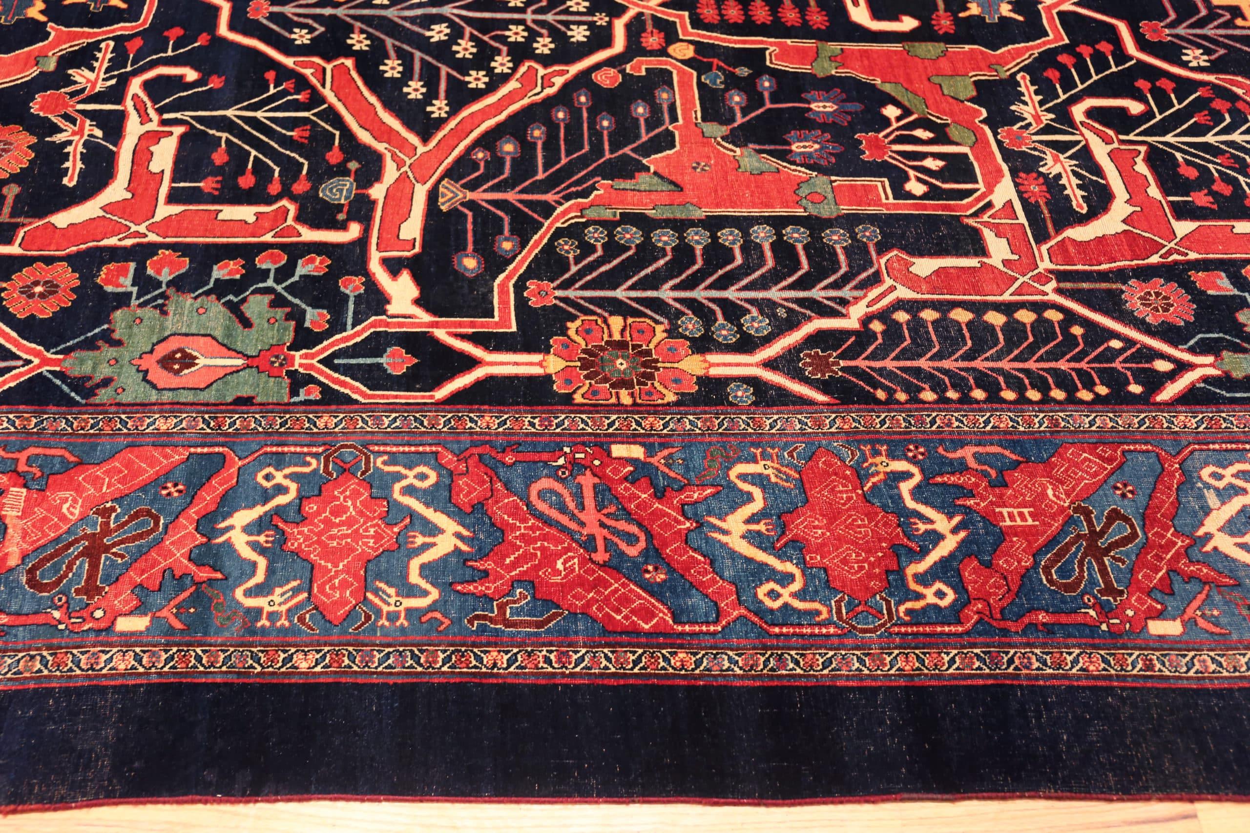 Grand tapis persan ancien Bidjar à fond bleu marine et à motifs greous, 11' x 17'8