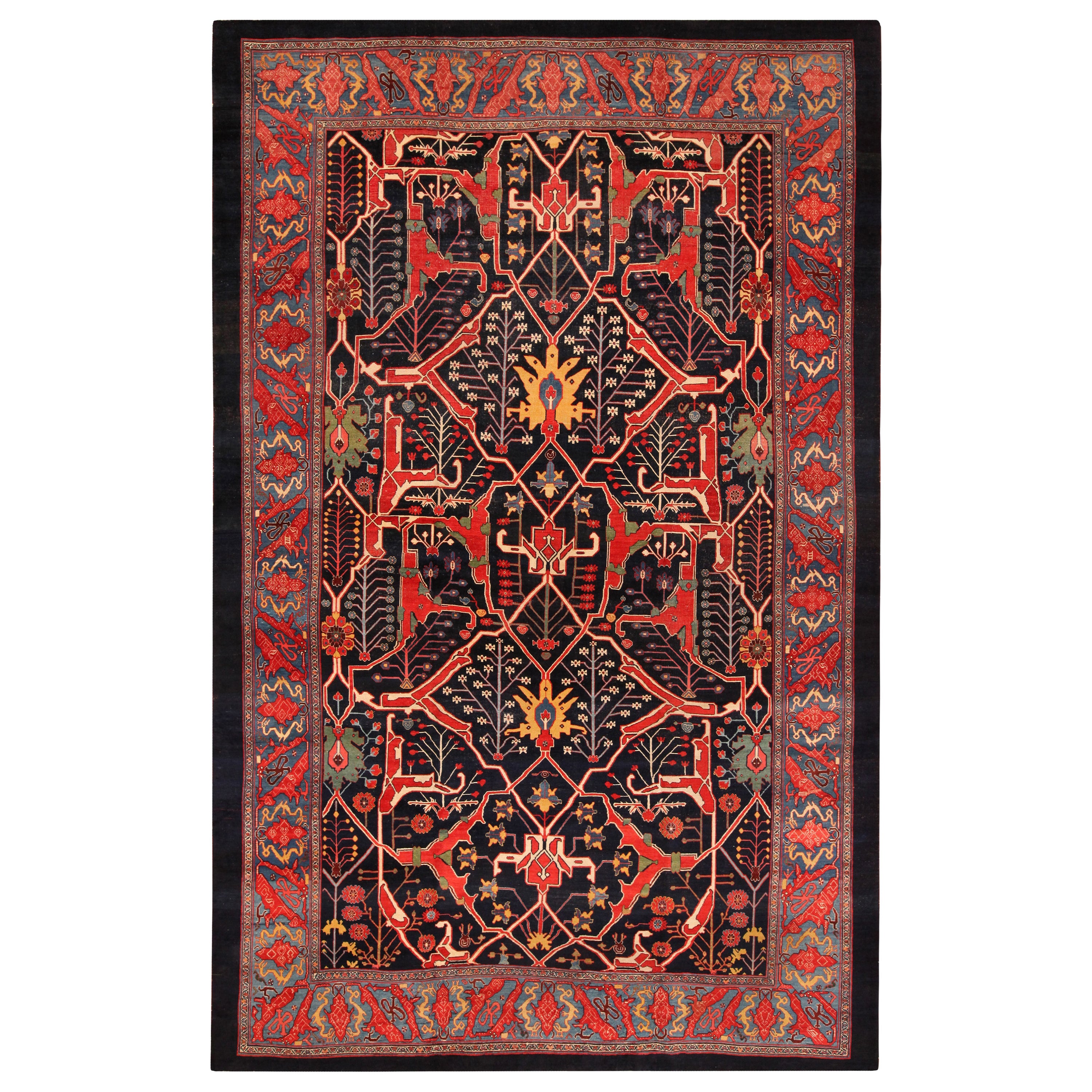 Großer antiker persischer Bidjar-Teppich mit marineblauem Hintergrund und prächtigem Garous-Design 11' x 17'8"