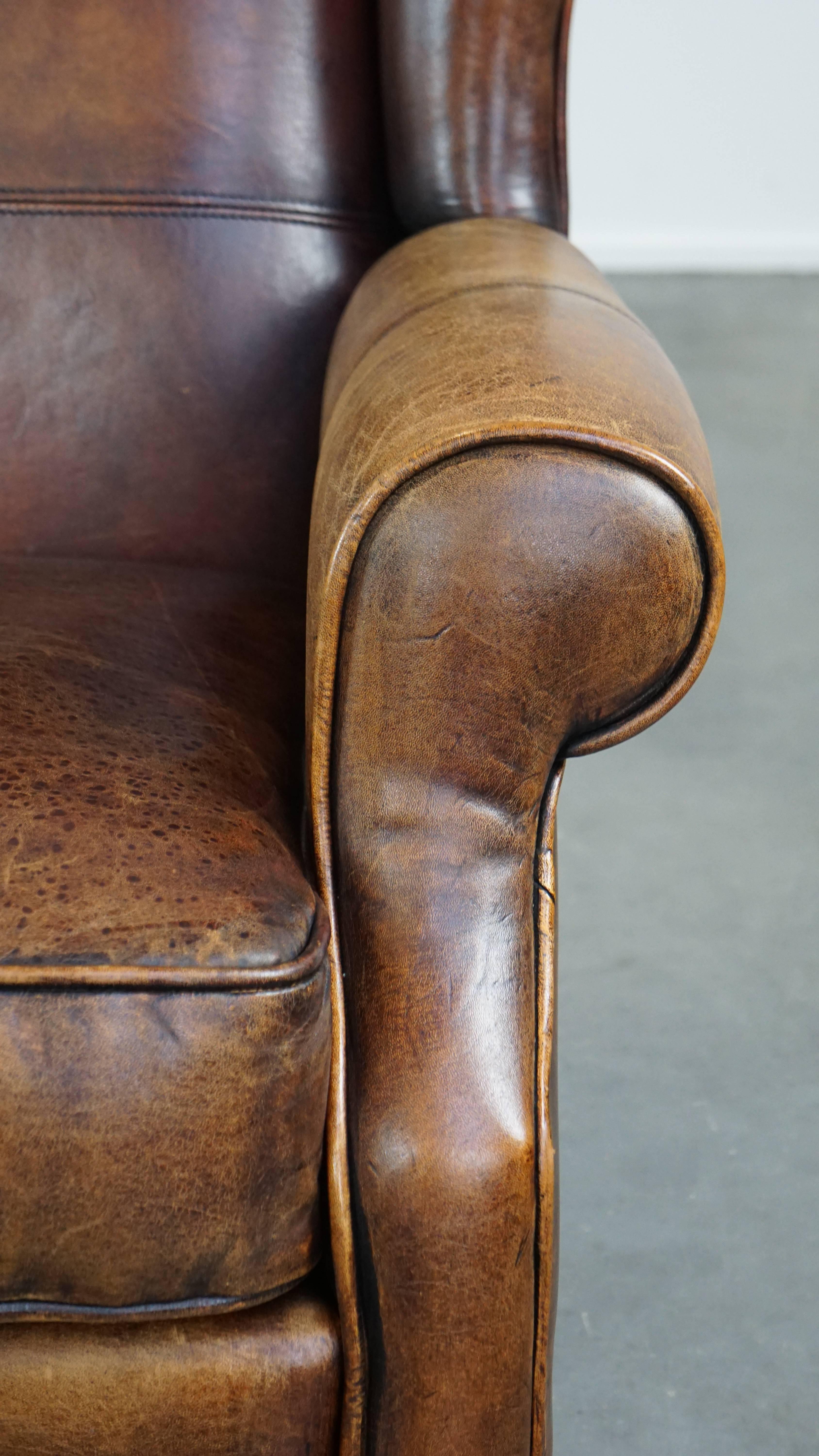 Large, neat sheepskin armchair with a beautiful design and beautiful colors For Sale 3