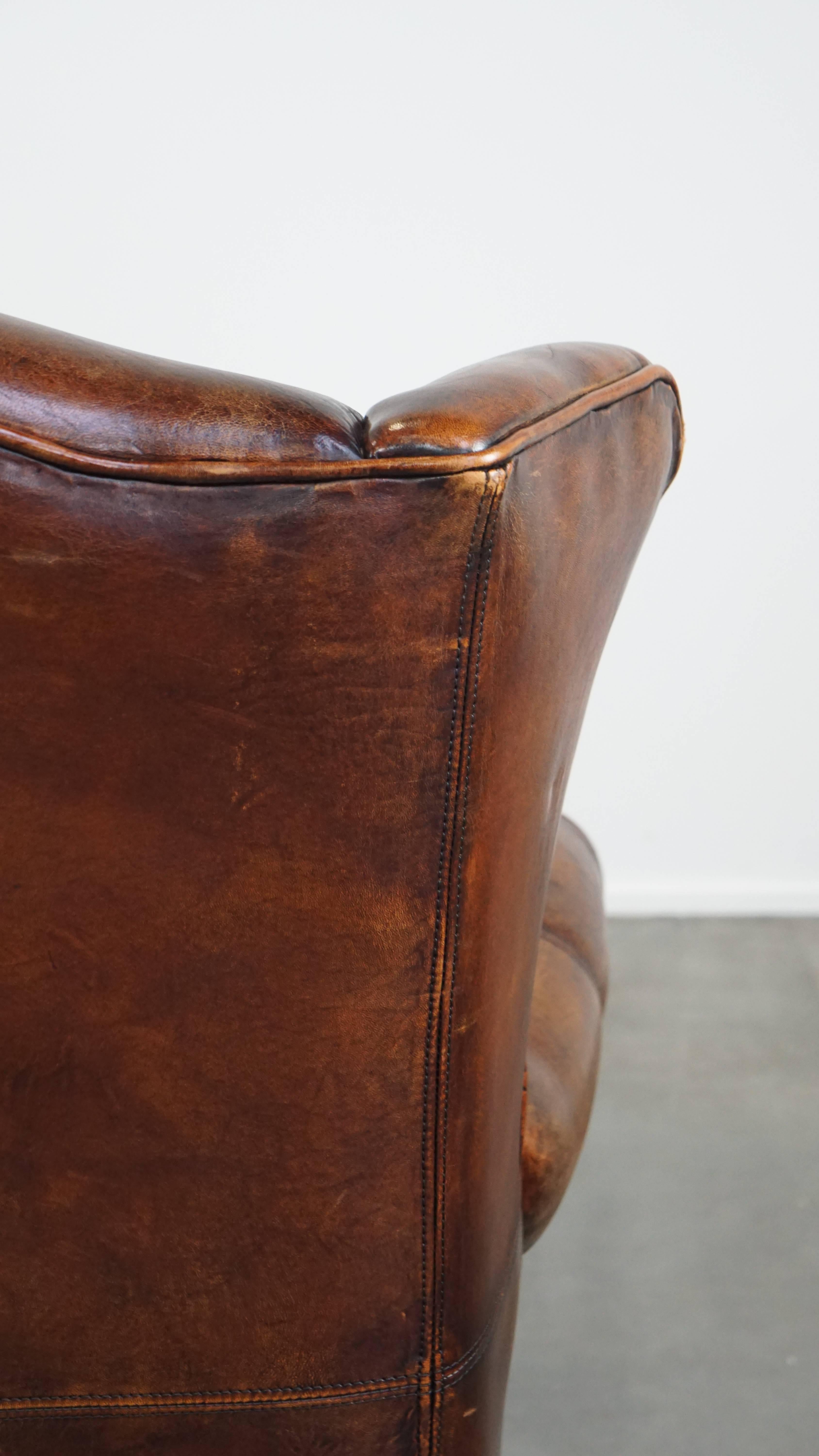 Large, neat sheepskin armchair with a beautiful design and beautiful colors For Sale 5