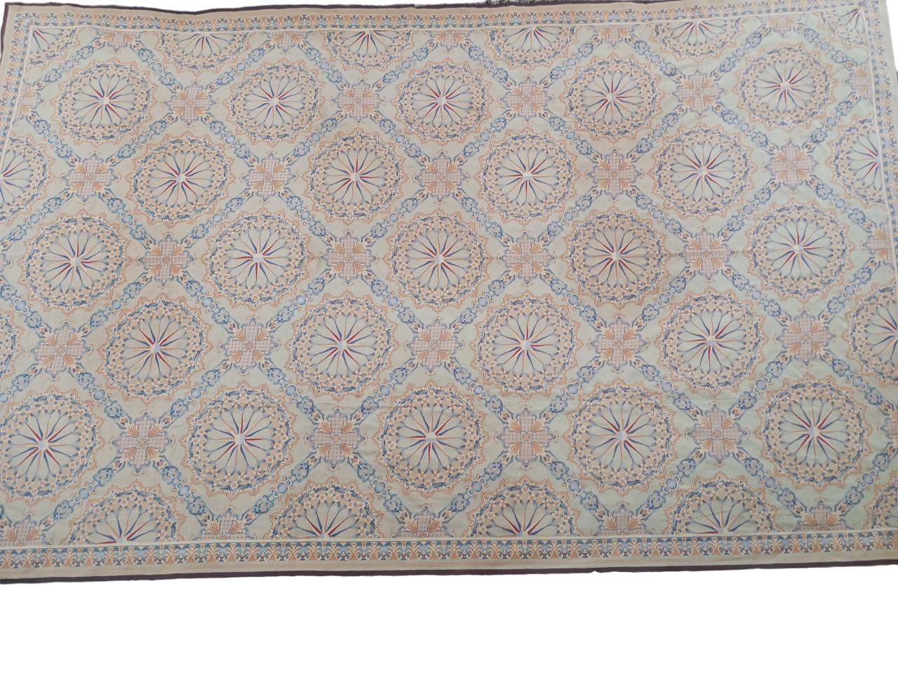 Großer Nadelspitze-Teppich 670x 430 cm.  Vintage-Stil „Frankreichstil“ (1980)   (Wolle) im Angebot