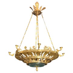 Grand lustre néoclassique de style Empire en bronze doré et cristal vert
