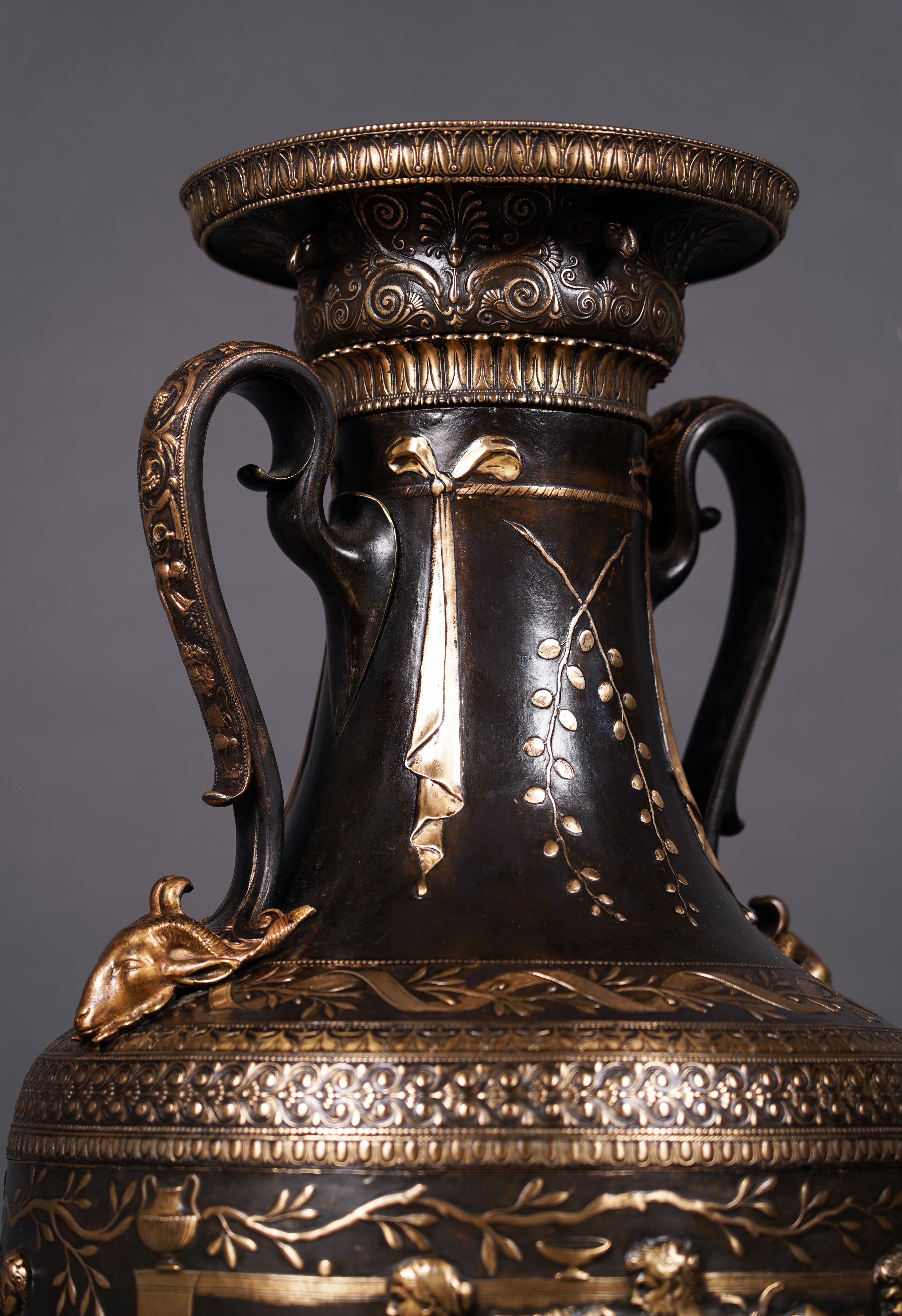 Grand vase néo-grec de F. Levillain & F. Barbedienne, France, datant d'environ 1890 en vente 1
