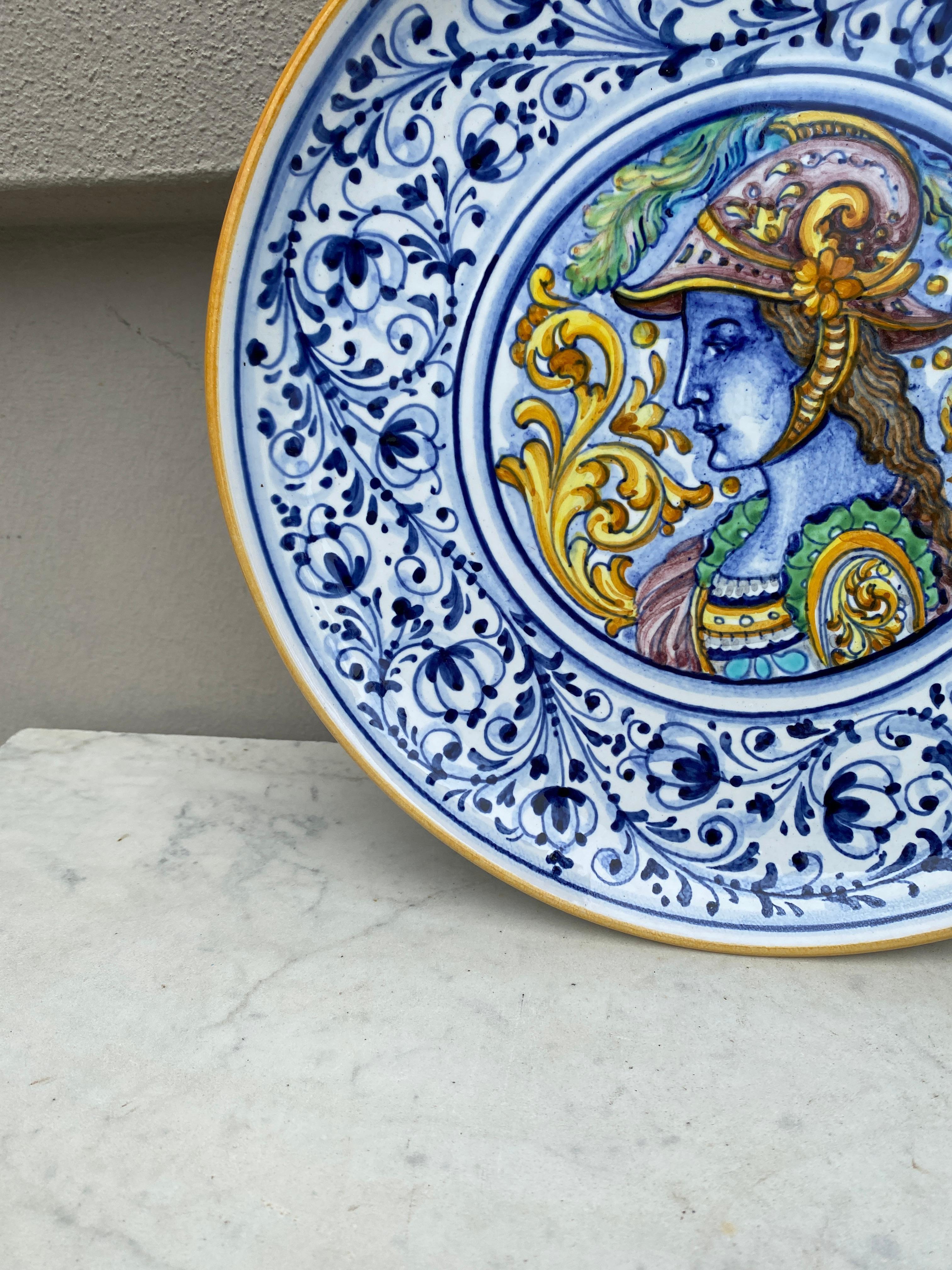 Gran plato de loza italiana neorrenacentista Circa 1930 Renacimiento renacentista en venta