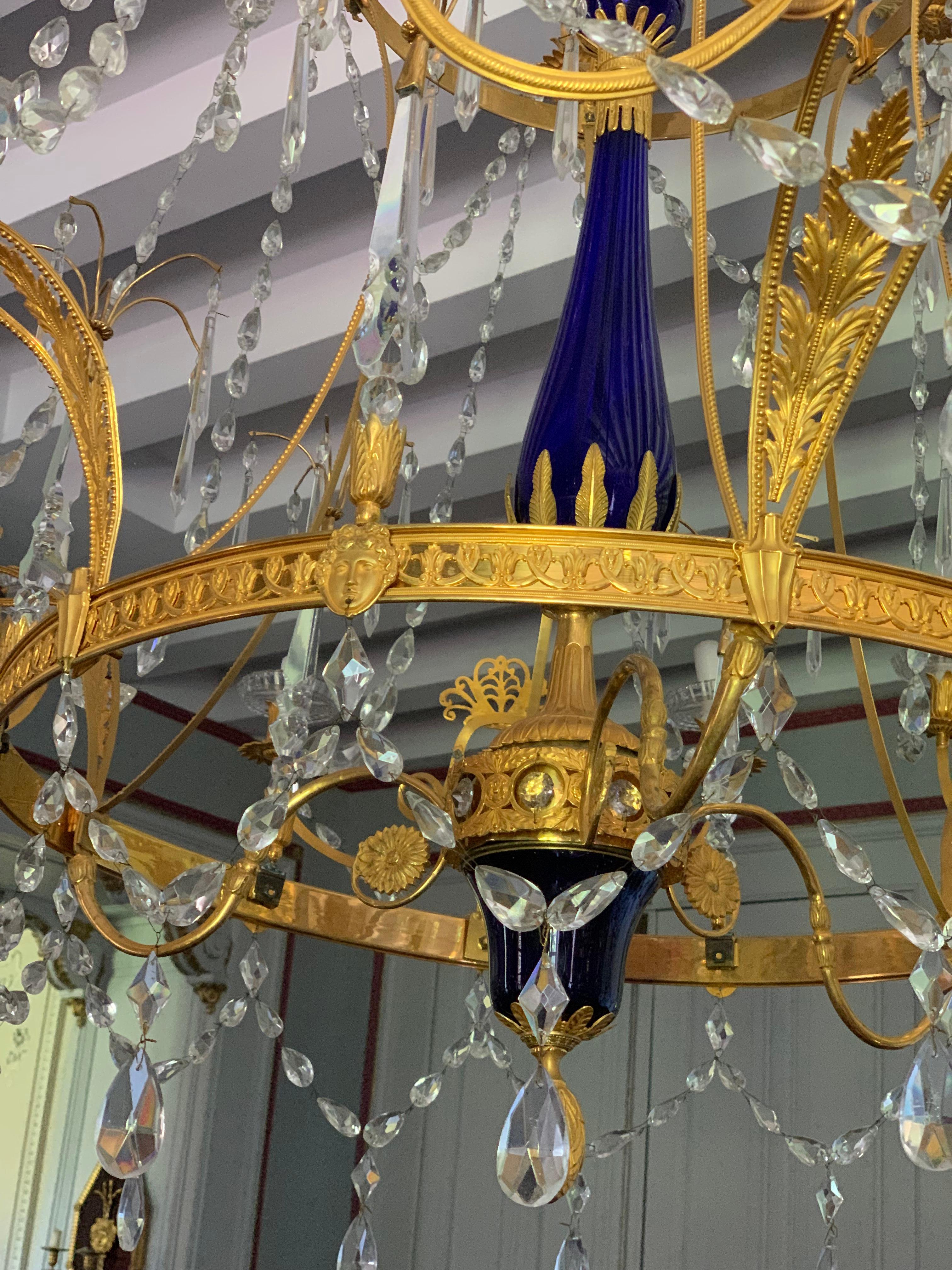 Directoire Grand lustre néoclassique de style palais d'Ostankino, cristal bleu, 18 Lights  en vente