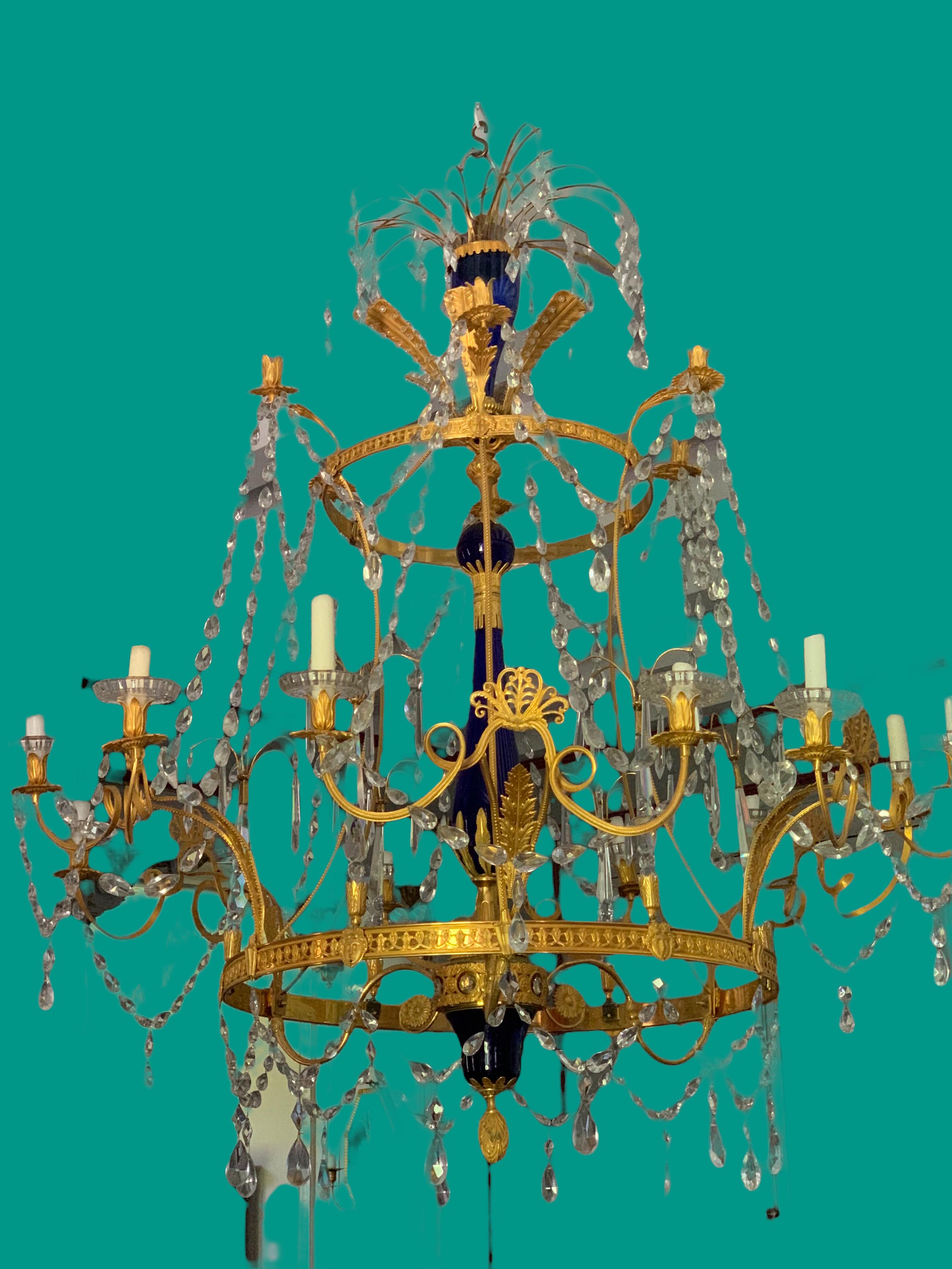 Large Neoclassic Chandelier in Ostankino Palace style, blue crystal , 18 lights  In Good Condition For Sale In Paris, FR