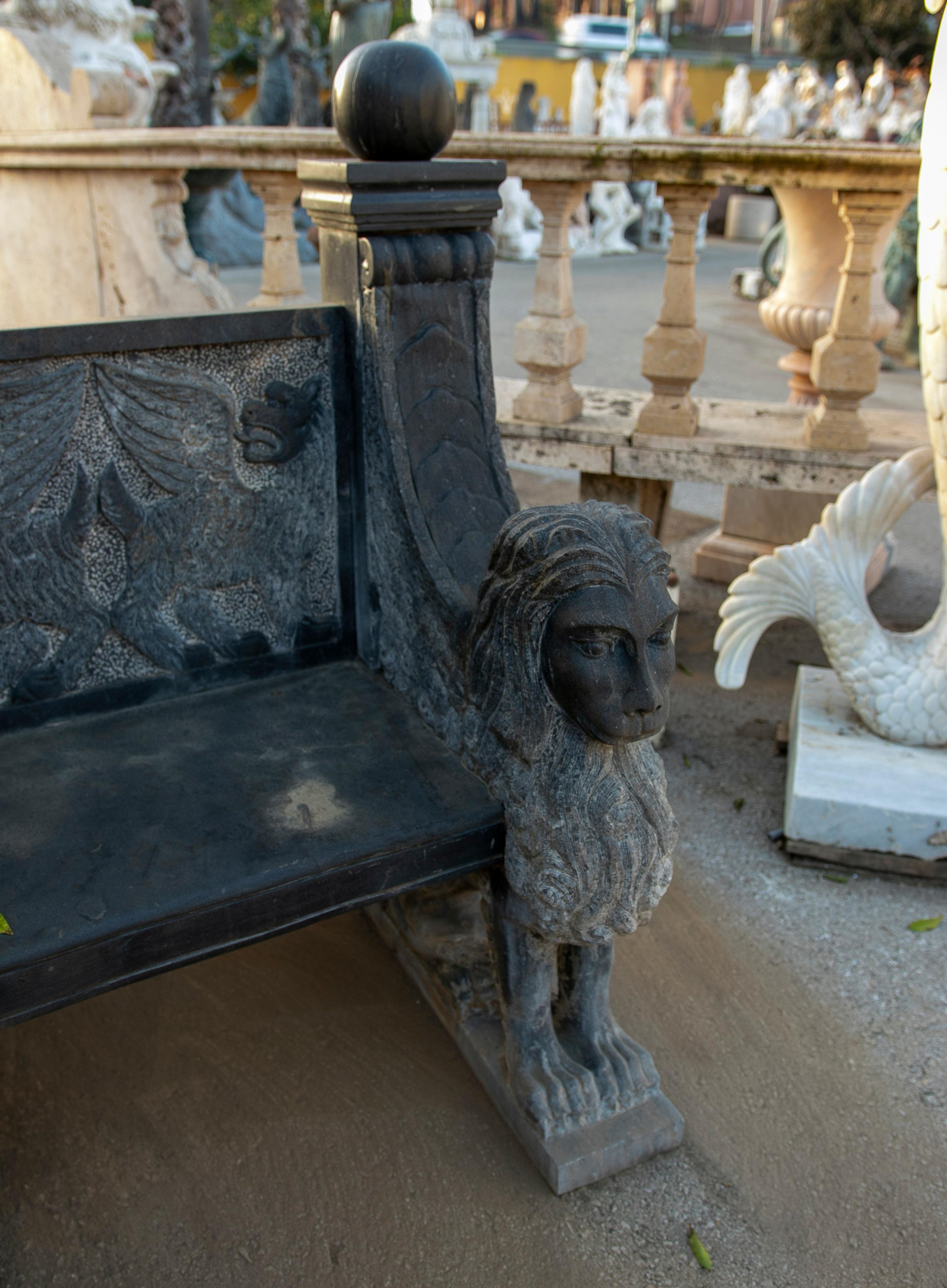 Large Neoclassical 1990s Spanish Handcarved Black Marble Bench w/ Winged Lions In Good Condition For Sale In Marbella, ES