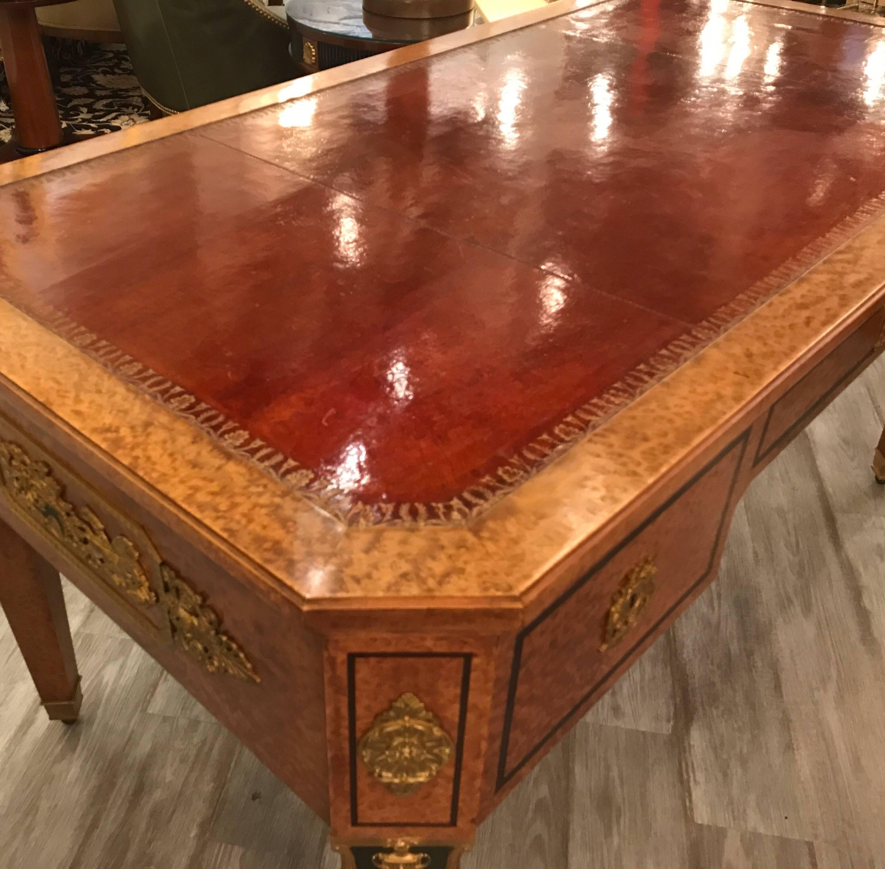 Large Neoclassical Bird's-Eye Maple Leather Top Desk In Good Condition In Lambertville, NJ