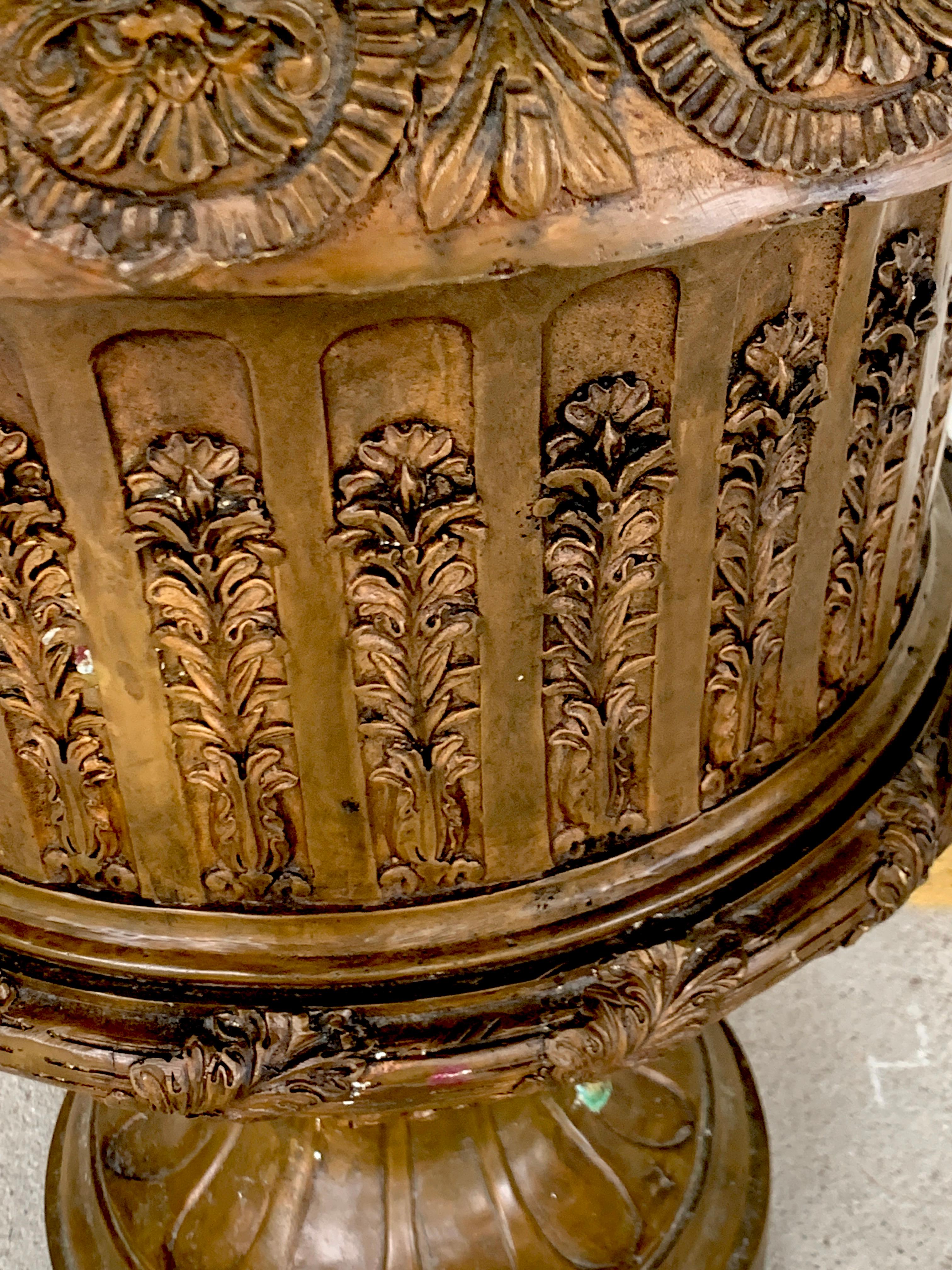 Large Neoclassical Bronze Urn In Good Condition For Sale In Atlanta, GA