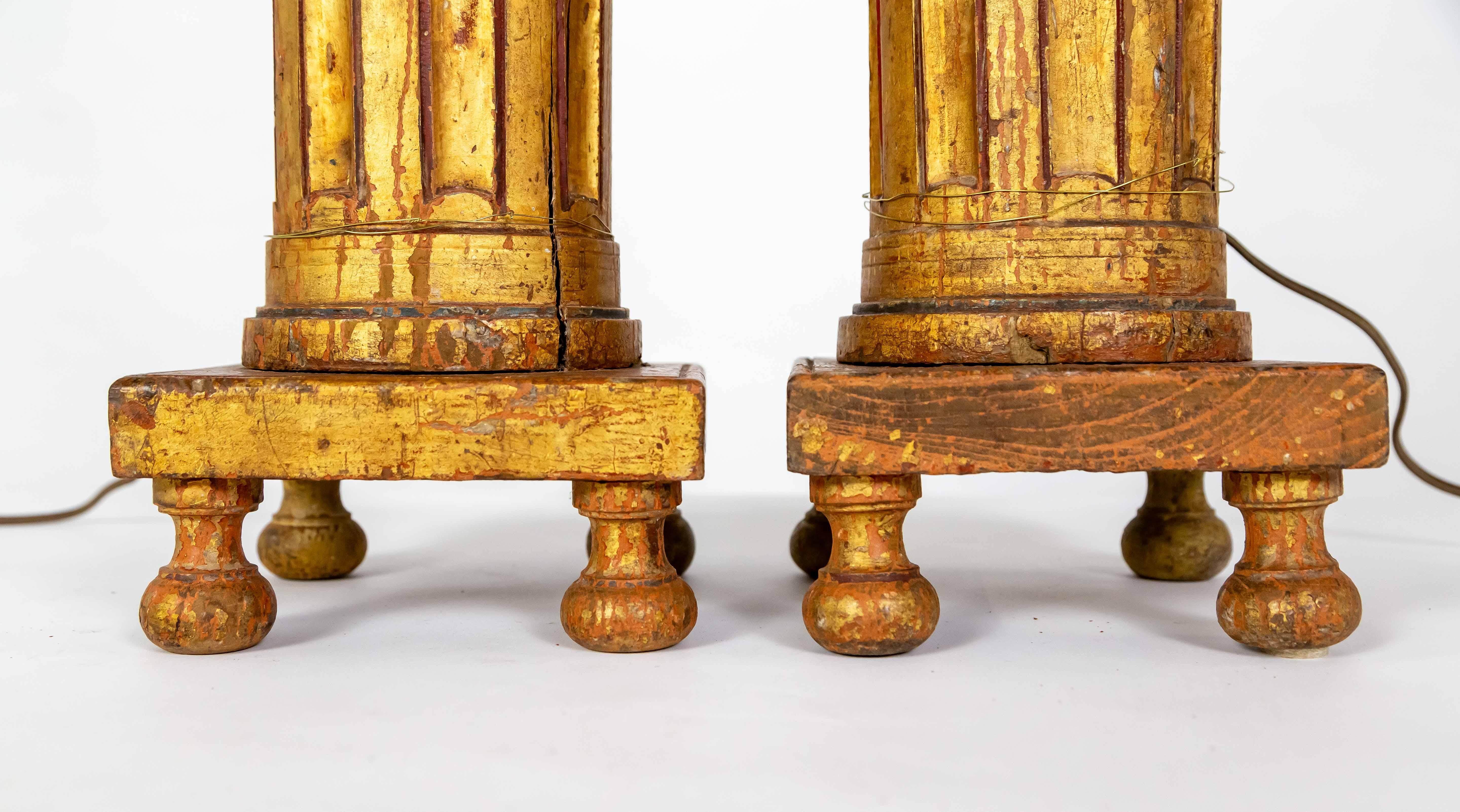 Gran Lámpara Neoclásica de Madera Dorada Tallada - Pareja en venta 7
