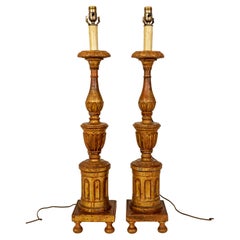 Grandi lampade neoclassiche in legno dorato intagliato - Coppia