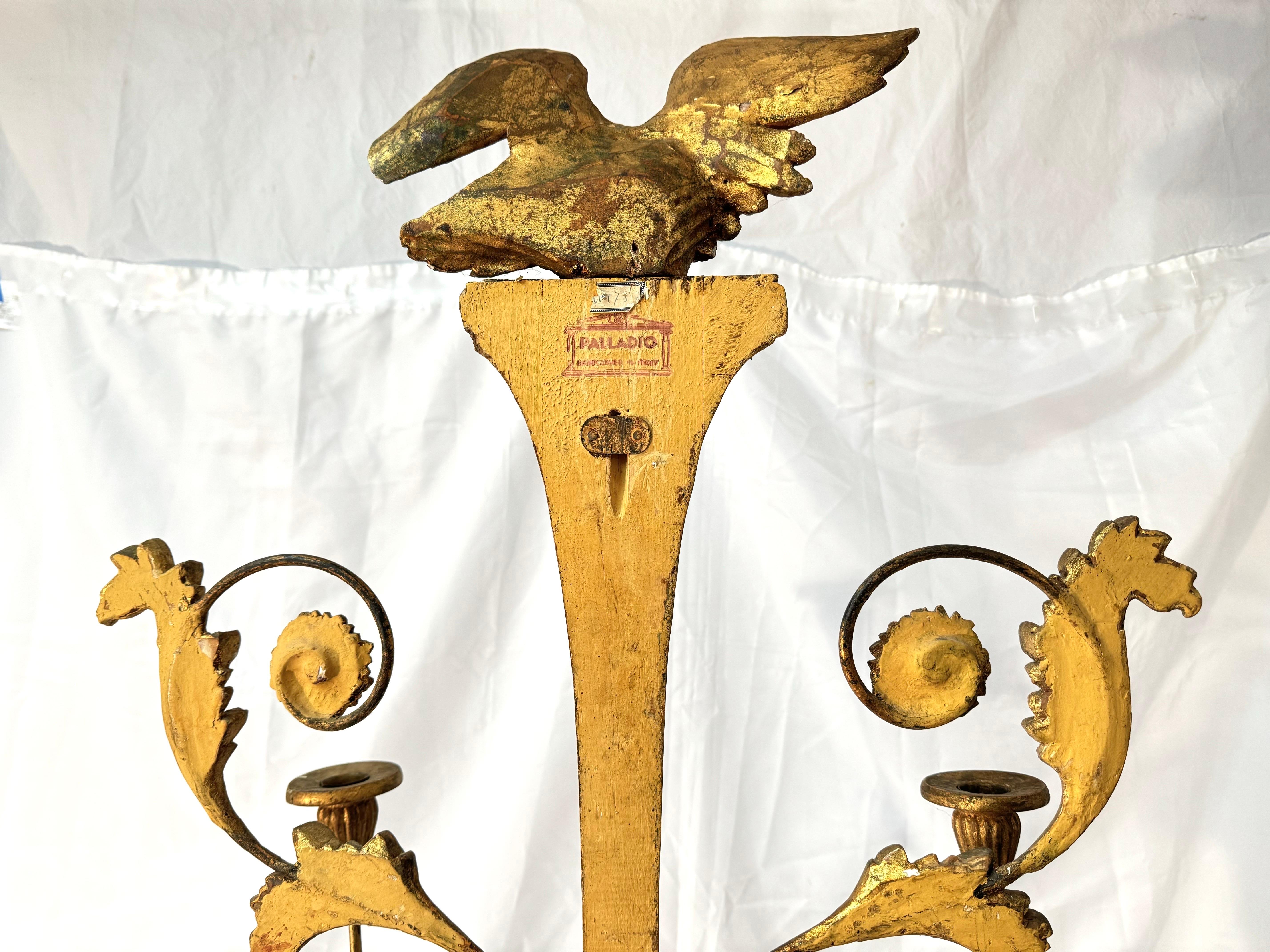Großer neoklassizistischer vergoldeter Holzadler-Wandleuchter im Angebot 12