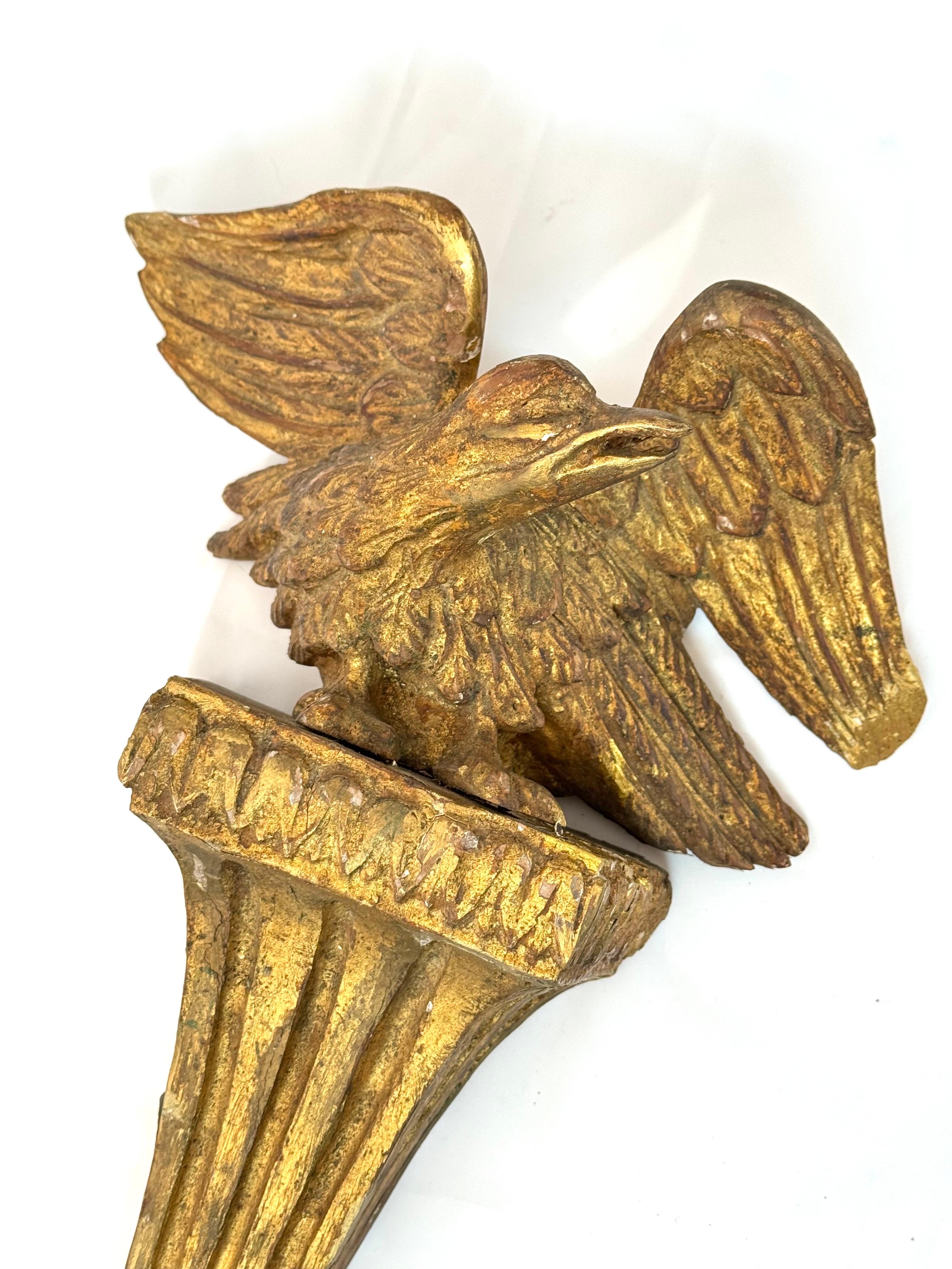 Large Neoclassical Gilt Wooden Eagle Sconce In Good Condition For Sale In Redding, CT
