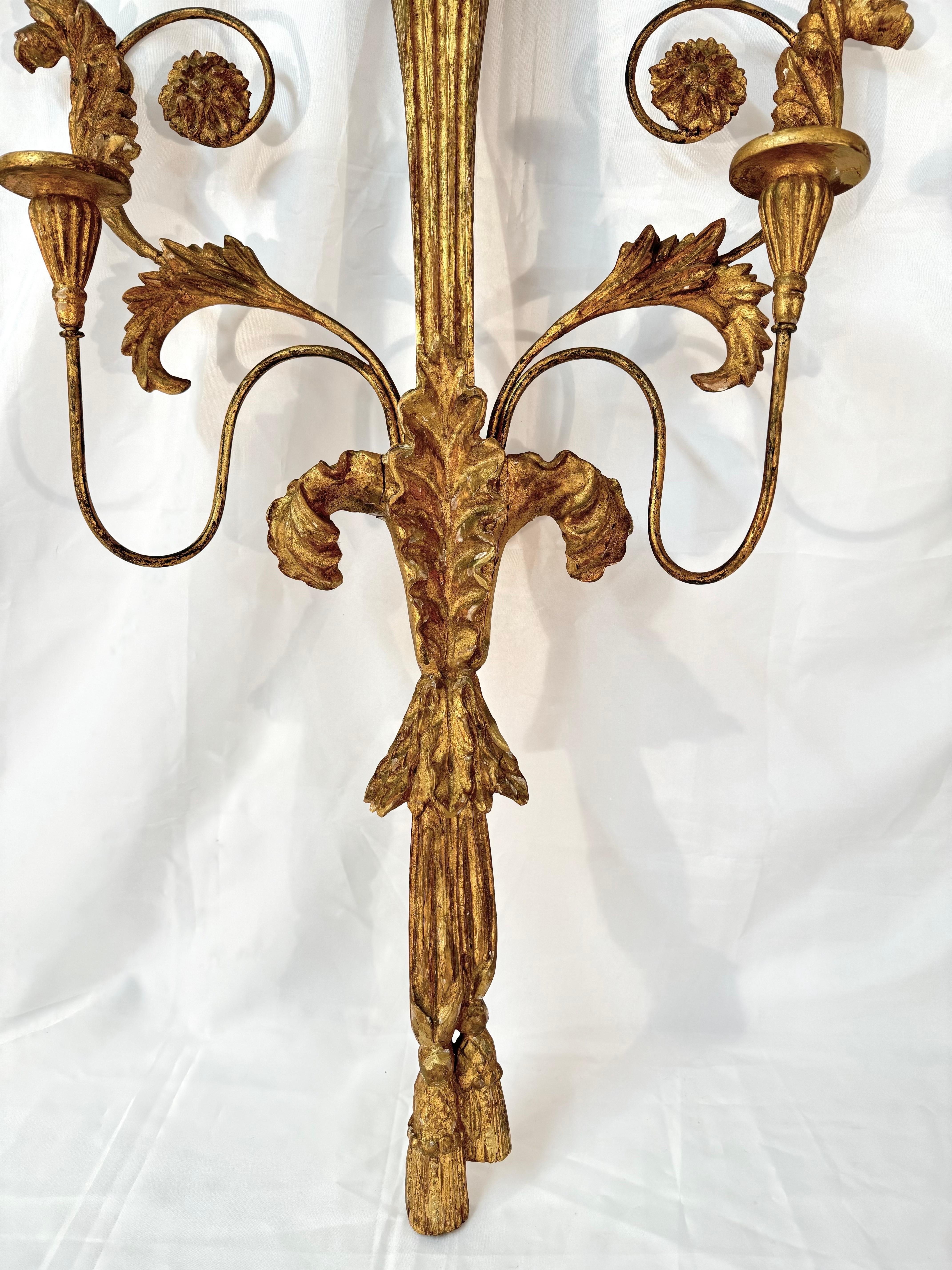 Large Neoclassical Gilt Wooden Eagle Sconce For Sale 2