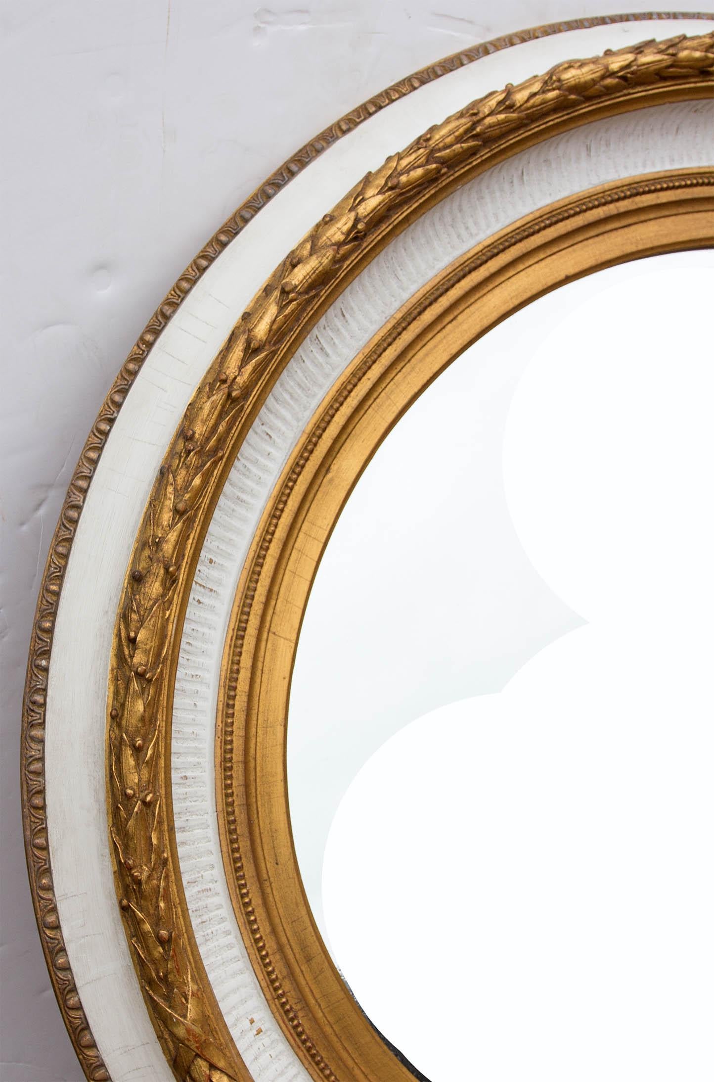 Large Neoclassical Painted and Parcel-Gilt Mirror In Good Condition For Sale In Rochester, NY