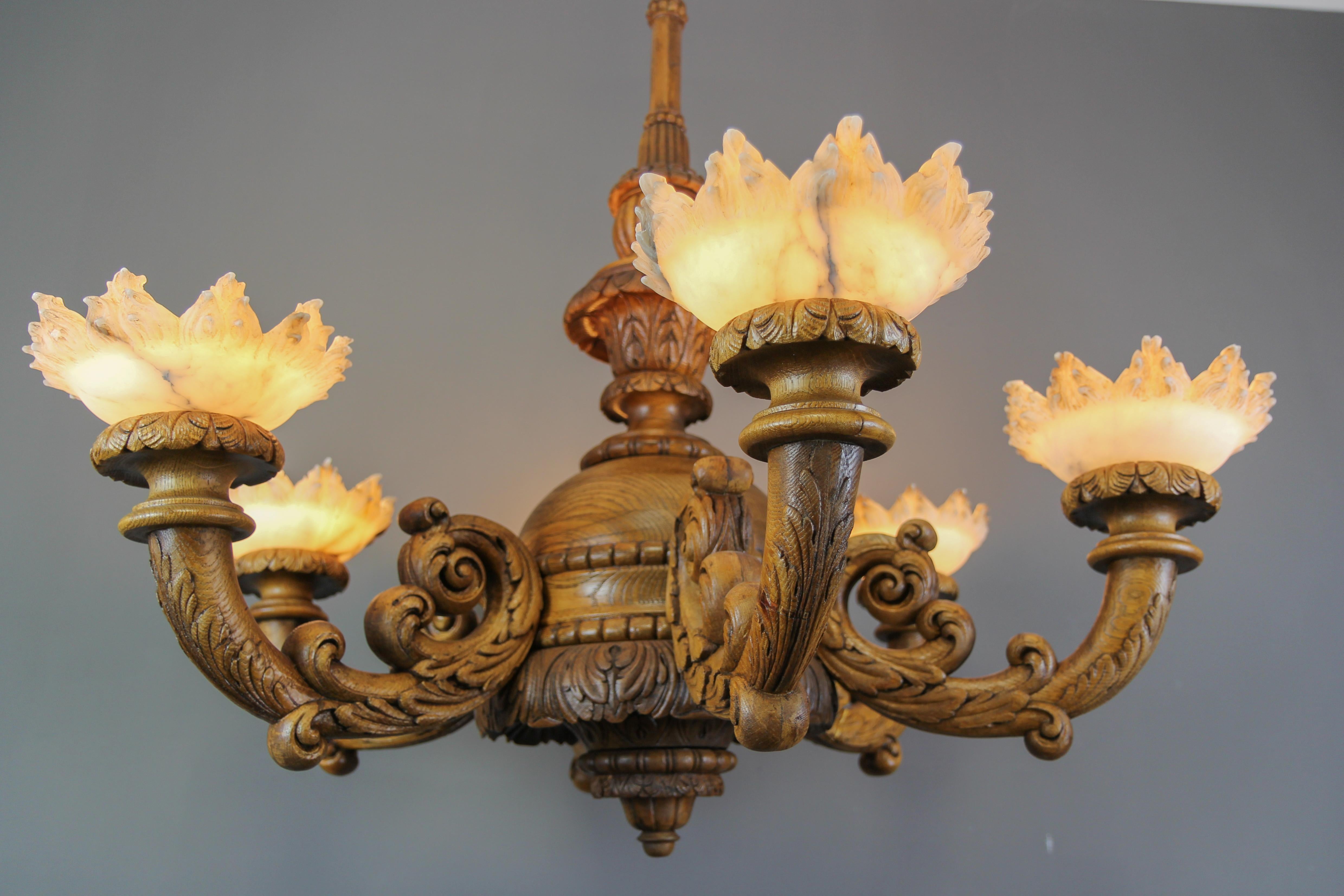 Large Neoclassical Style Carved Oakwood and Alabaster Chandelier, 1920s In Good Condition For Sale In Barntrup, DE