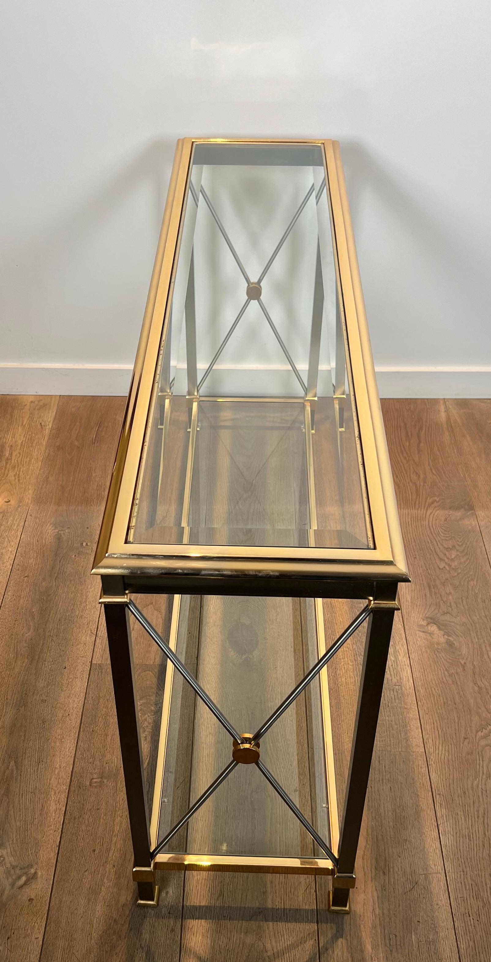 Gran consola de latón dorado y metal de cañón de estilo neoclásico Dorado en venta