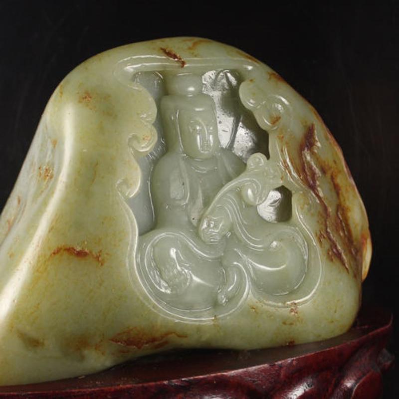 Large Nephrite Jade Kwan Yin Statue in Alcove In Excellent Condition In Somis, CA