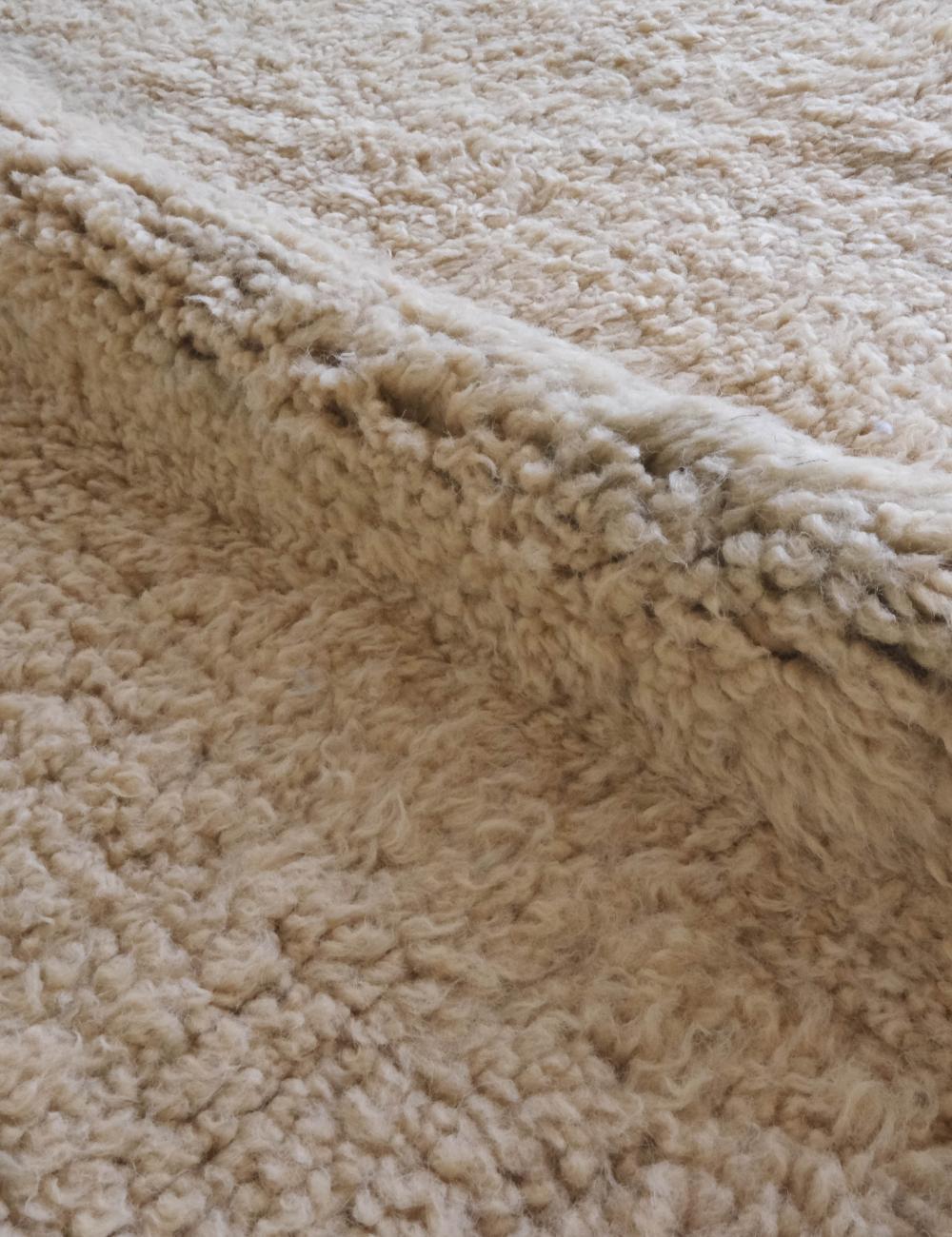 Marocchino Grande tappeto neutro a blocchi di colore moderno in lana marocchina Boujaad, tessuto a mano in vendita