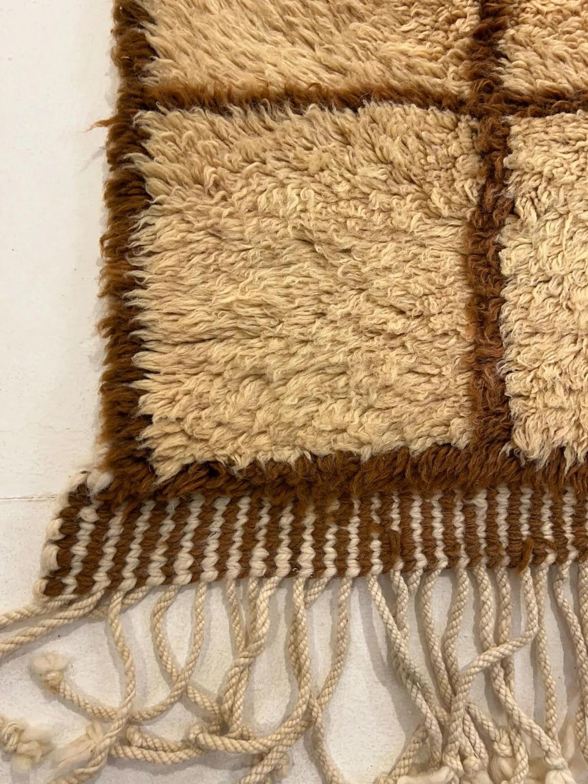 Large Neutral Modern Moroccan Tattersall Grid Wool Beni M'Rirt Handwoven Rug For Sale 5
