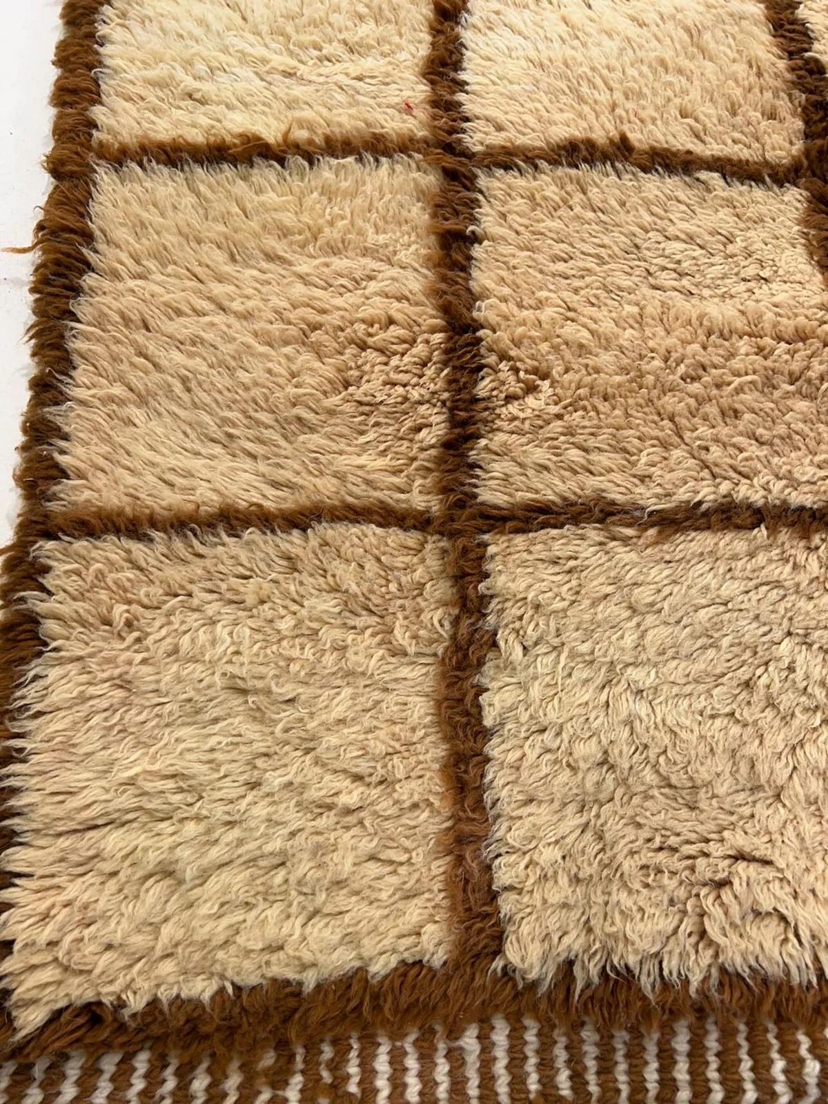 Large Neutral Modern Moroccan Tattersall Grid Wool Beni M'Rirt Handwoven Rug For Sale 3