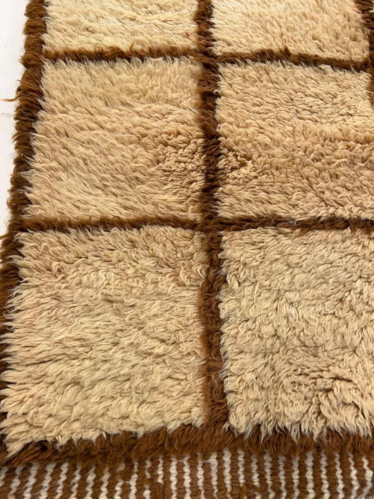 Large Neutral Modern Moroccan Tattersall Grid Wool Beni M'Rirt Handwoven Rug For Sale 4