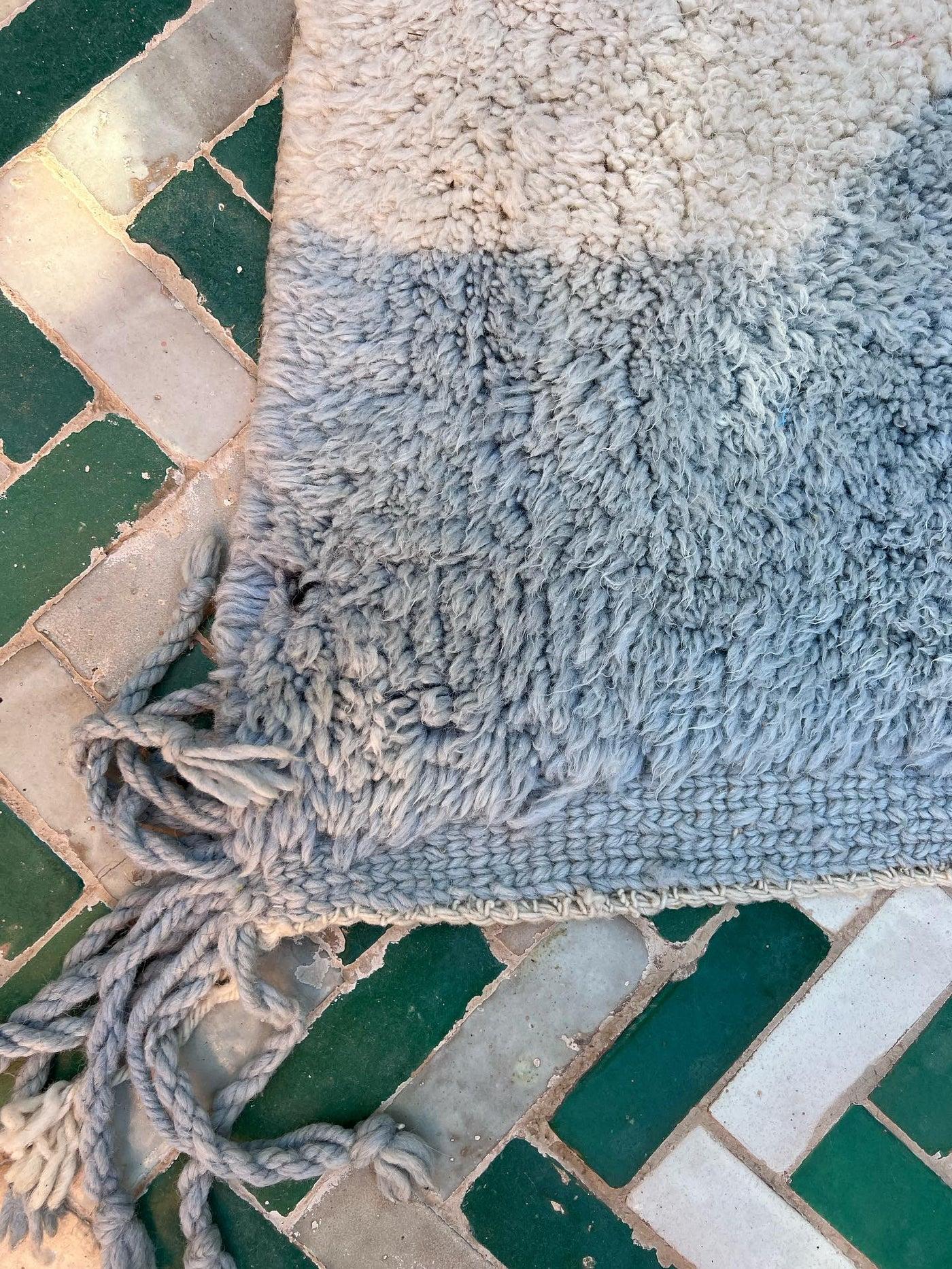 Large Neutral Modern Moroccan Wool Beni M'Rirt Handwoven Rug in Abstract Design For Sale 3