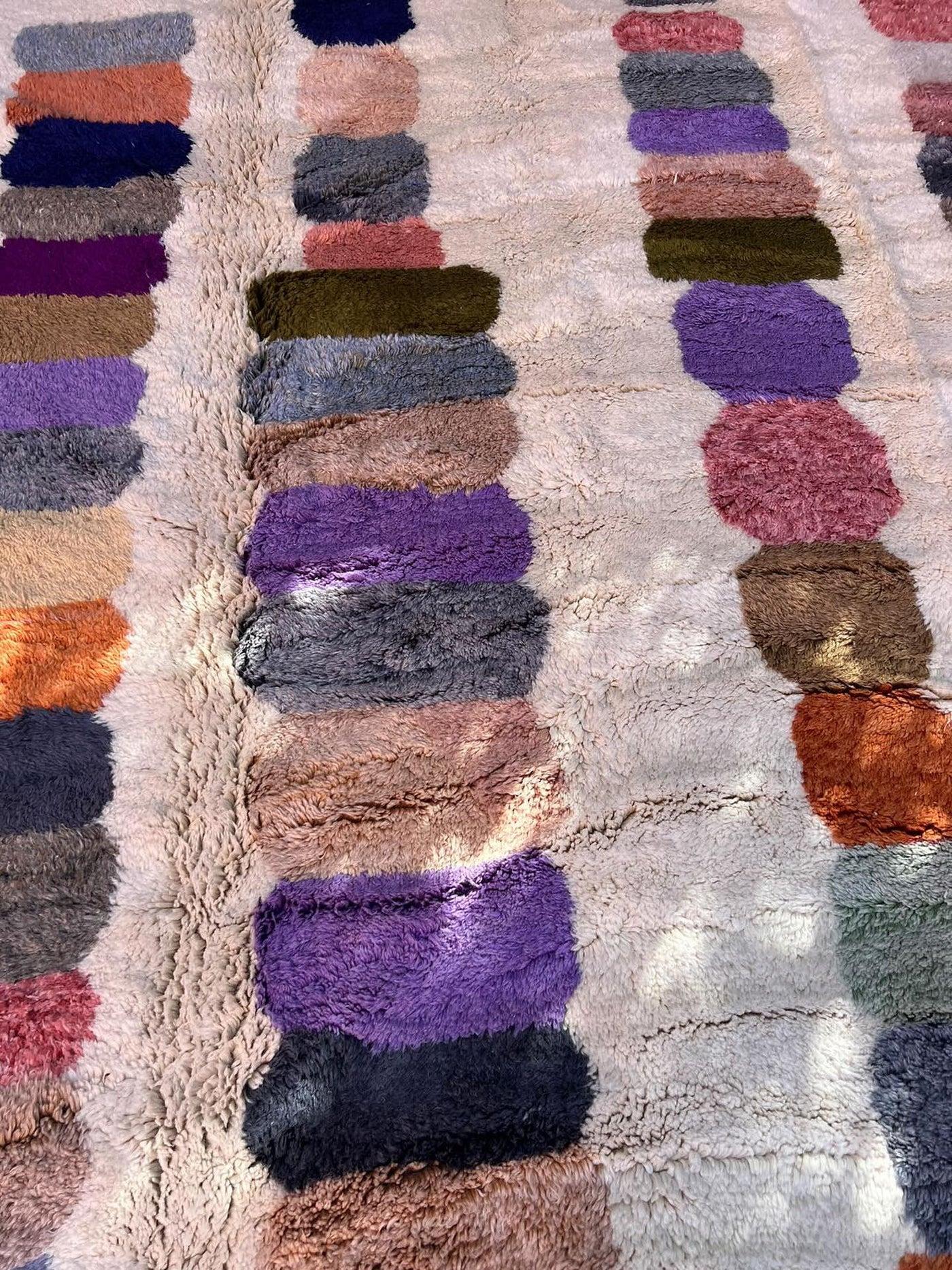 Large Neutral Modern Moroccan Wool Beni M'Rirt Handwoven Rug in Abstract Stripes In New Condition For Sale In Los Angeles, CA