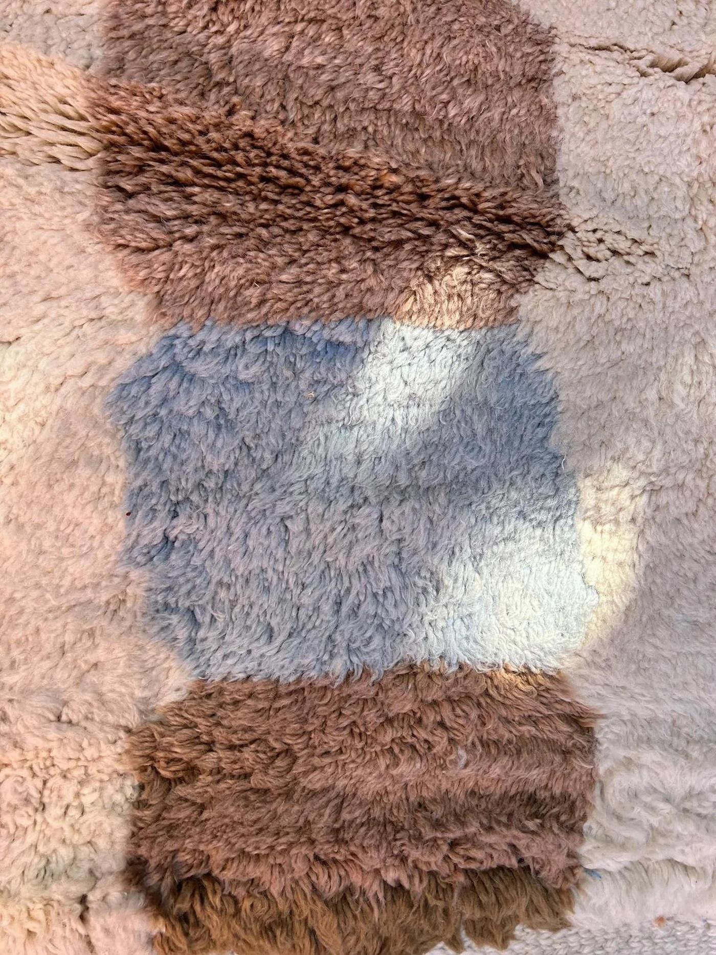 Large Neutral Modern Moroccan Wool Beni M'Rirt Handwoven Rug in Abstract Stripes For Sale 3