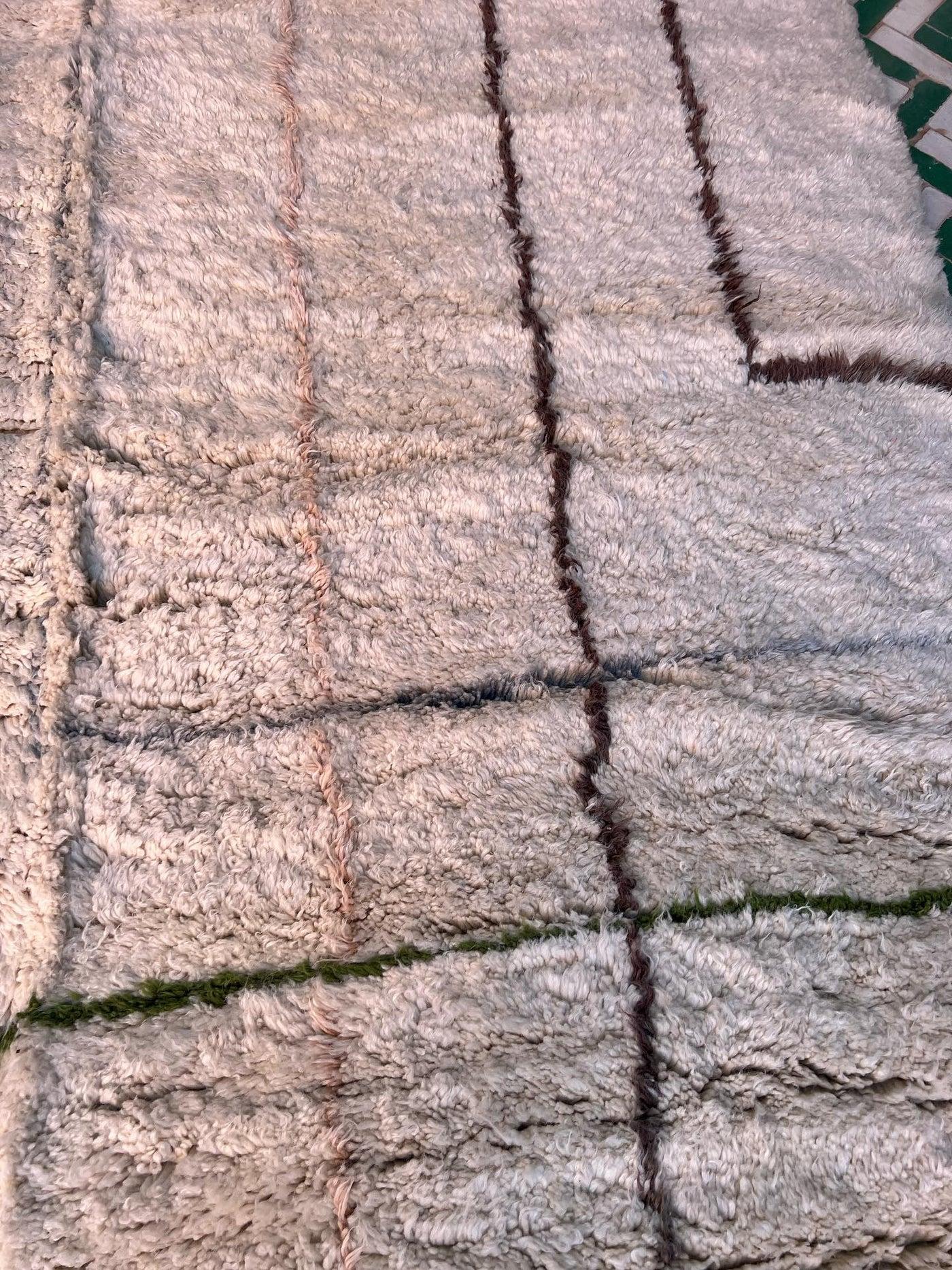Woven Large Neutral Modern Moroccan Wool Beni M'Rirt Handwoven Rug in Line Grid Design For Sale
