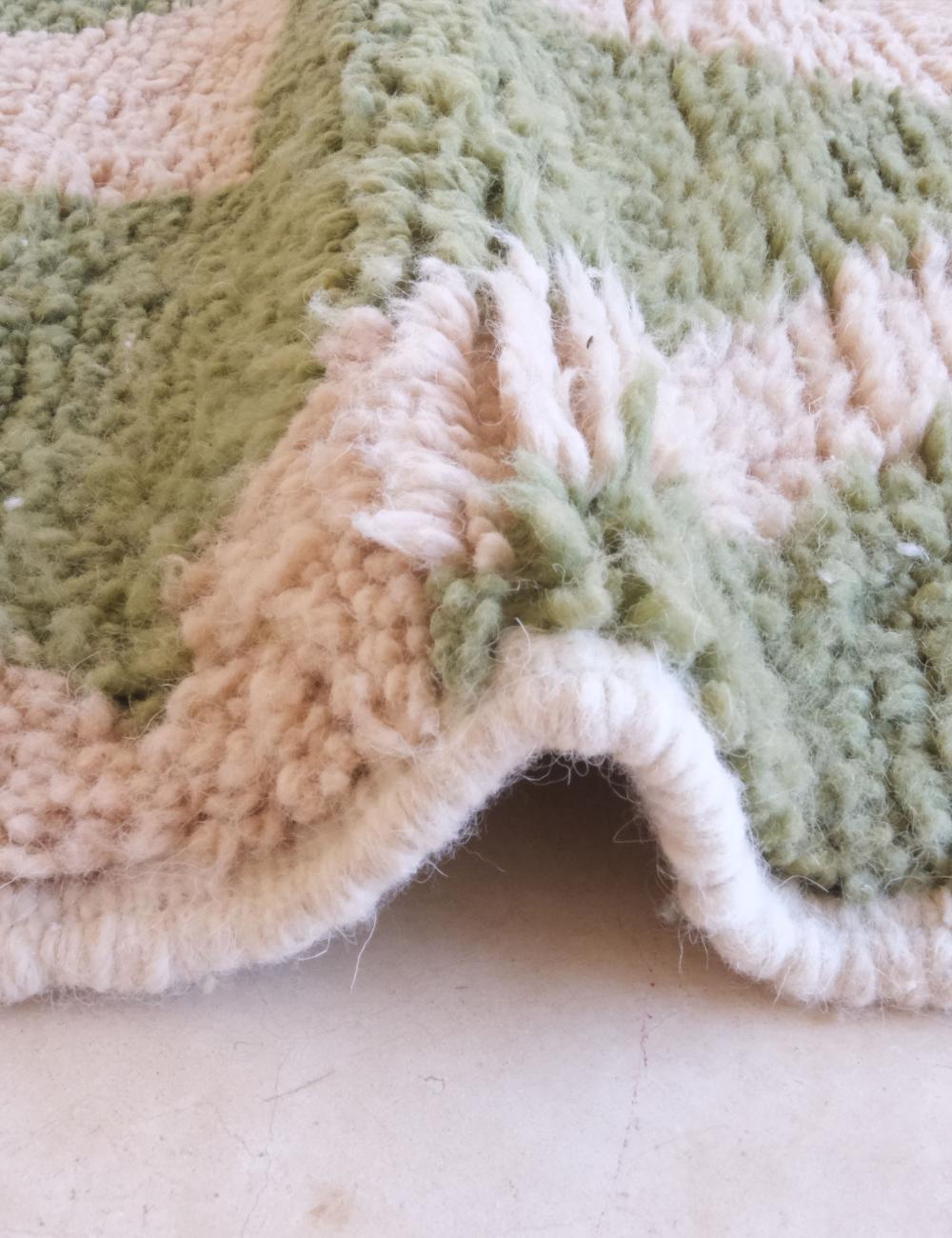 Tessuto Grande tappeto marocchino moderno e neutro in lana Boujaad, tessuto a mano, con forme astratte in vendita