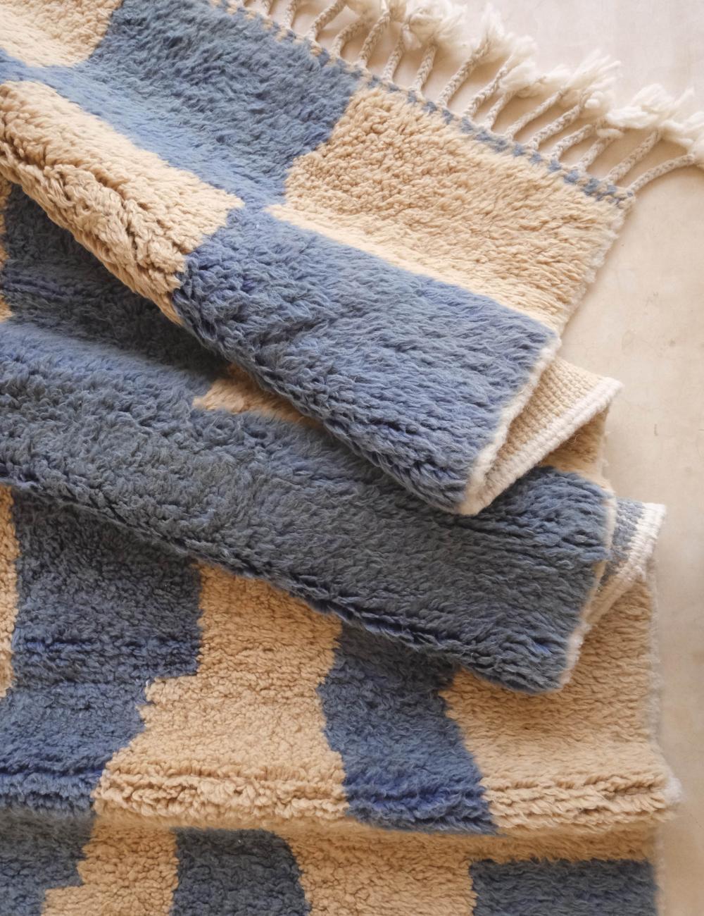 Grande tappeto marocchino moderno e neutro in lana Boujaad, tessuto a mano, con forme astratte In condizioni Nuovo in vendita a Los Angeles, CA