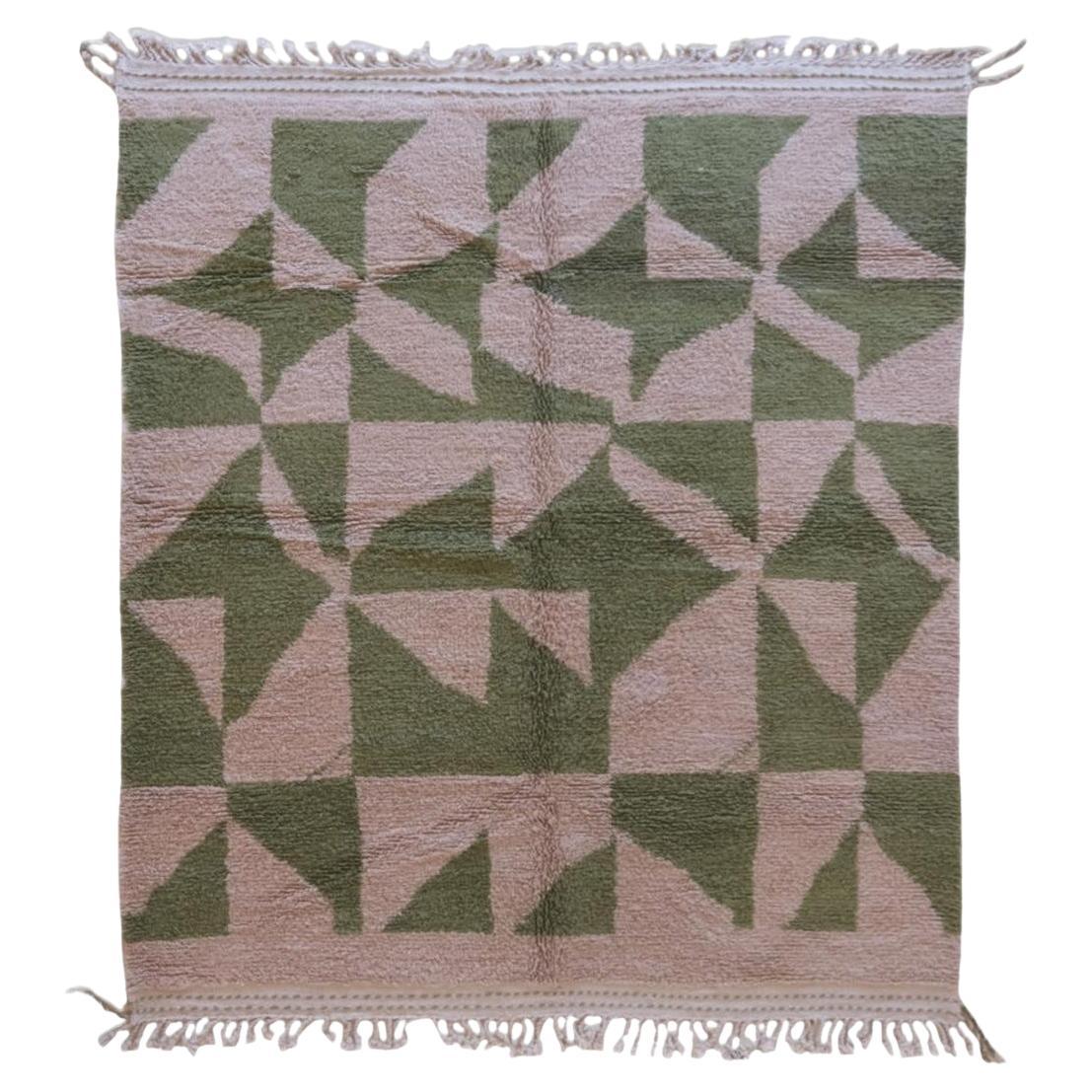 Grande tappeto marocchino moderno e neutro in lana Boujaad, tessuto a mano, con forme astratte