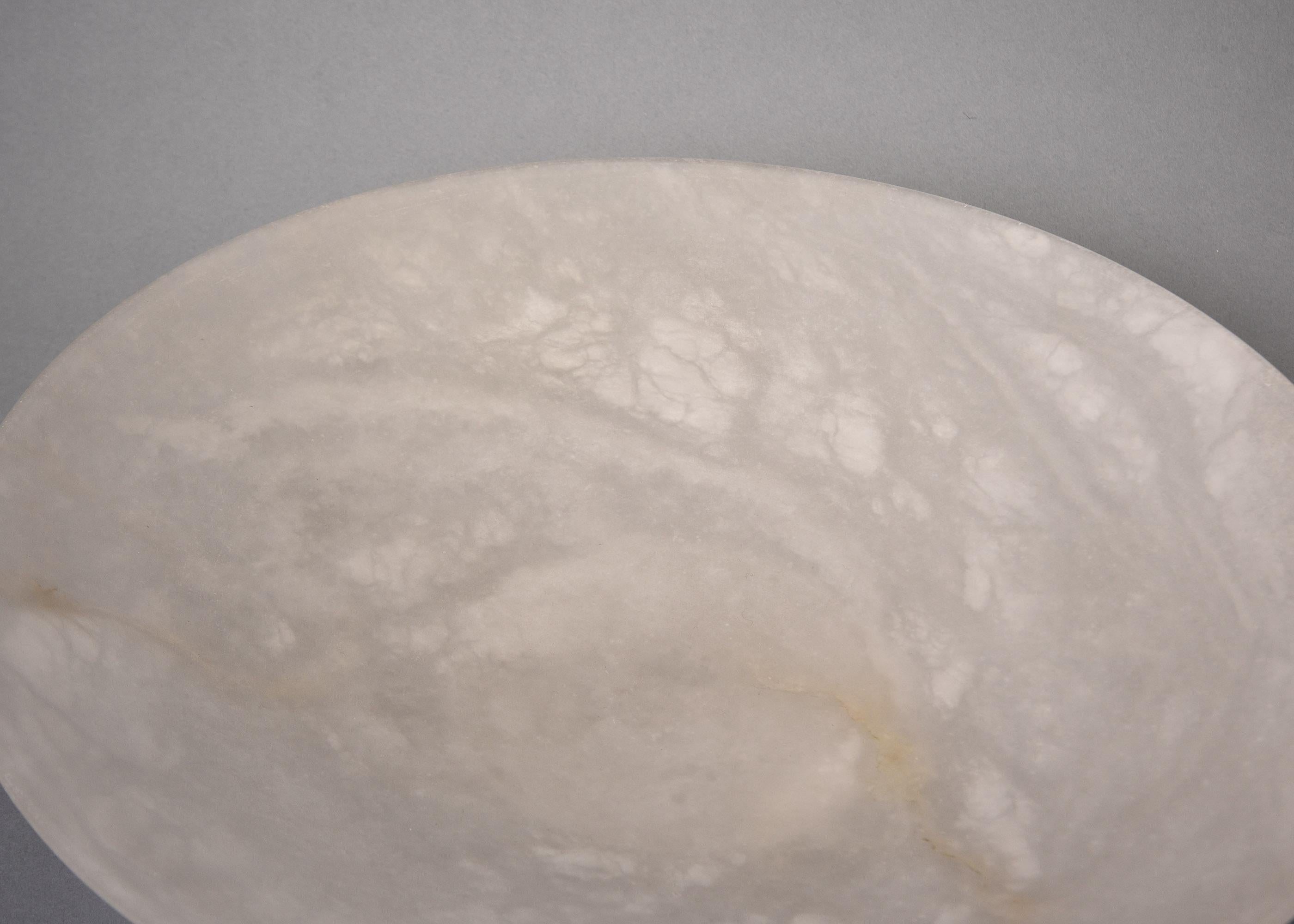 XXIe siècle et contemporain Grand bol à parois minces en albâtre blanc italien New Italian Alabaster Bowl en vente