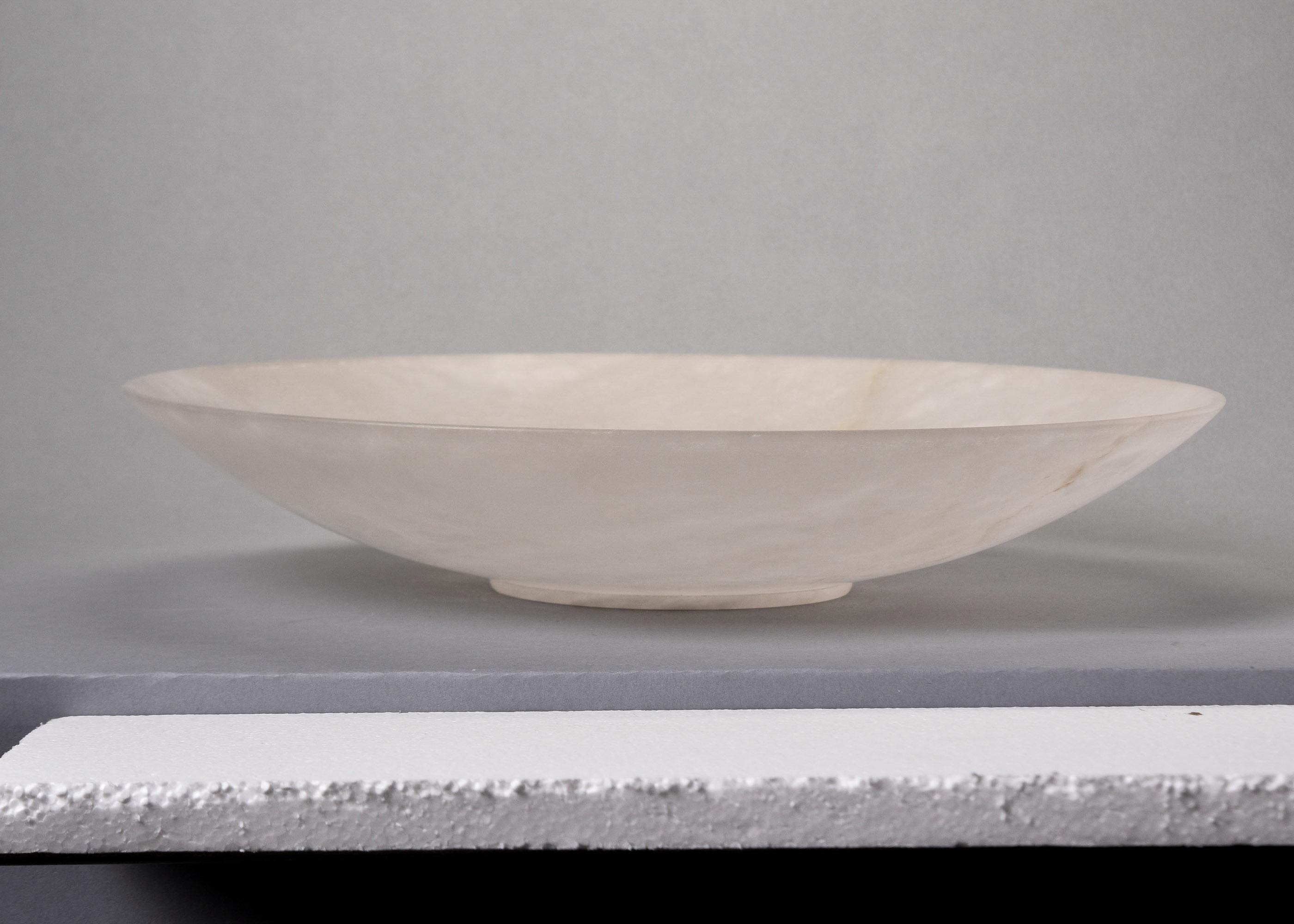 Grand bol à parois minces en albâtre blanc italien New Italian Alabaster Bowl en vente 2
