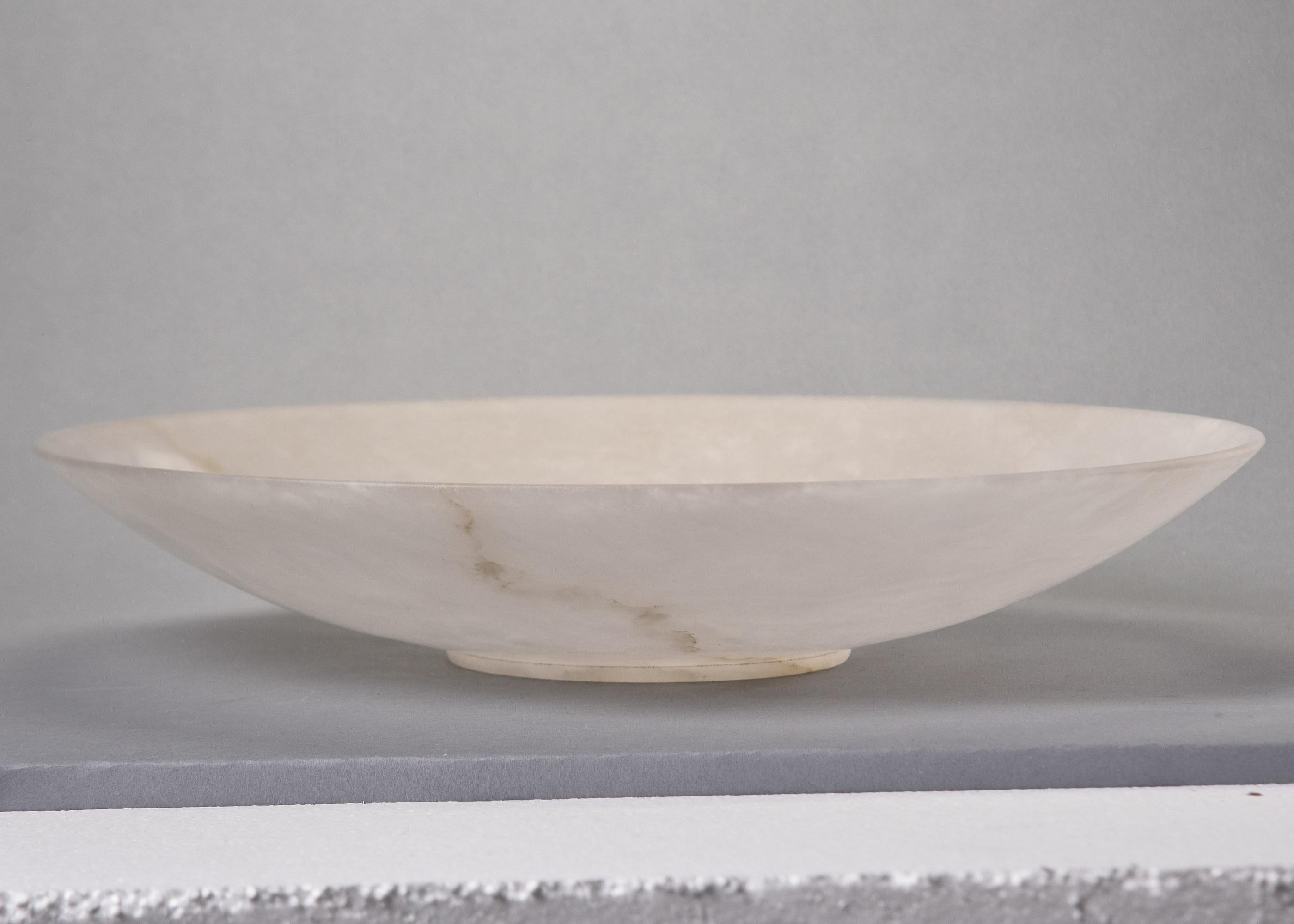 Grand bol à parois minces en albâtre blanc italien New Italian Alabaster Bowl en vente 4