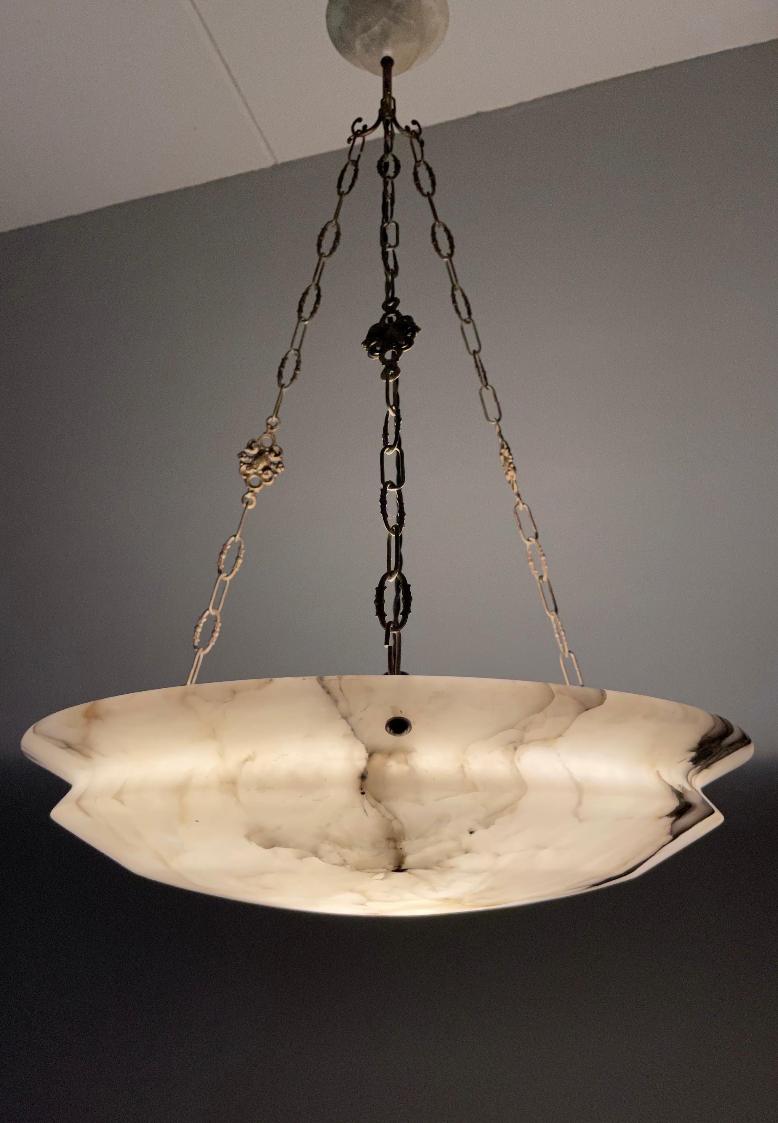 Large & Nicely Balanced Art Deco White & Black Alabaster Pendant / Chandelier In Good Condition In Lisse, NL