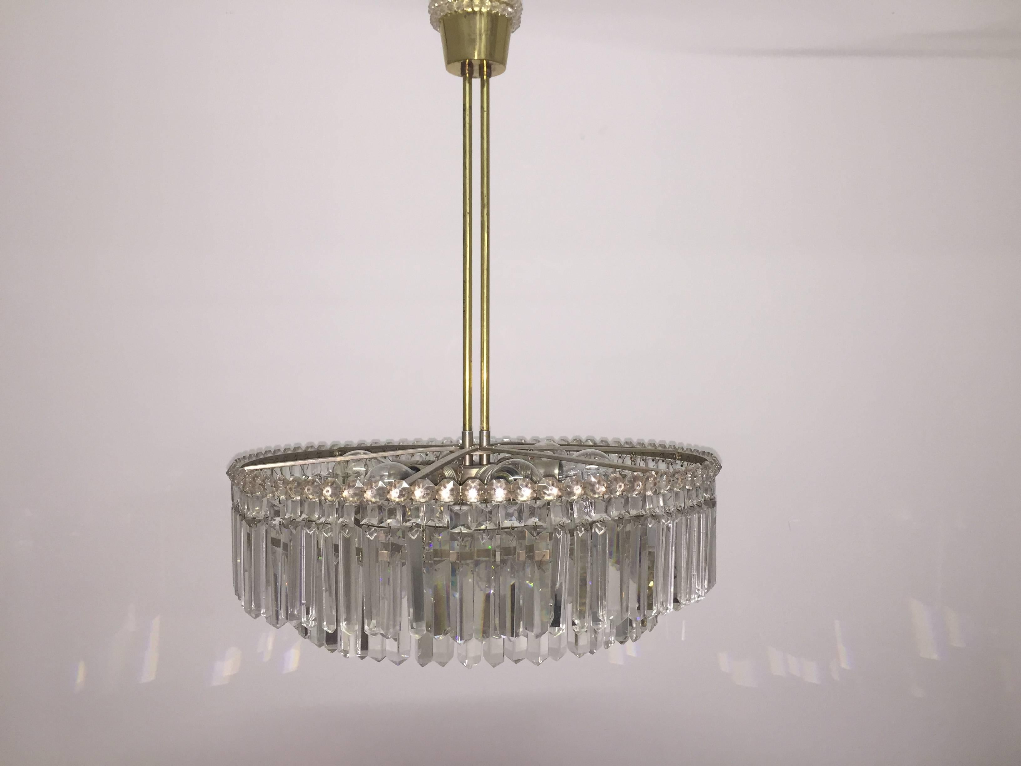 An austrian mid - century cut crystal and gilt brass six-light chandelier by Bakalowits & Soehne, circa 1960s.
Especially nice in detail, edged with crystal elements.
Socket: Six x Edison (e27) for standard screw bulbs.
Excellent condition.
 