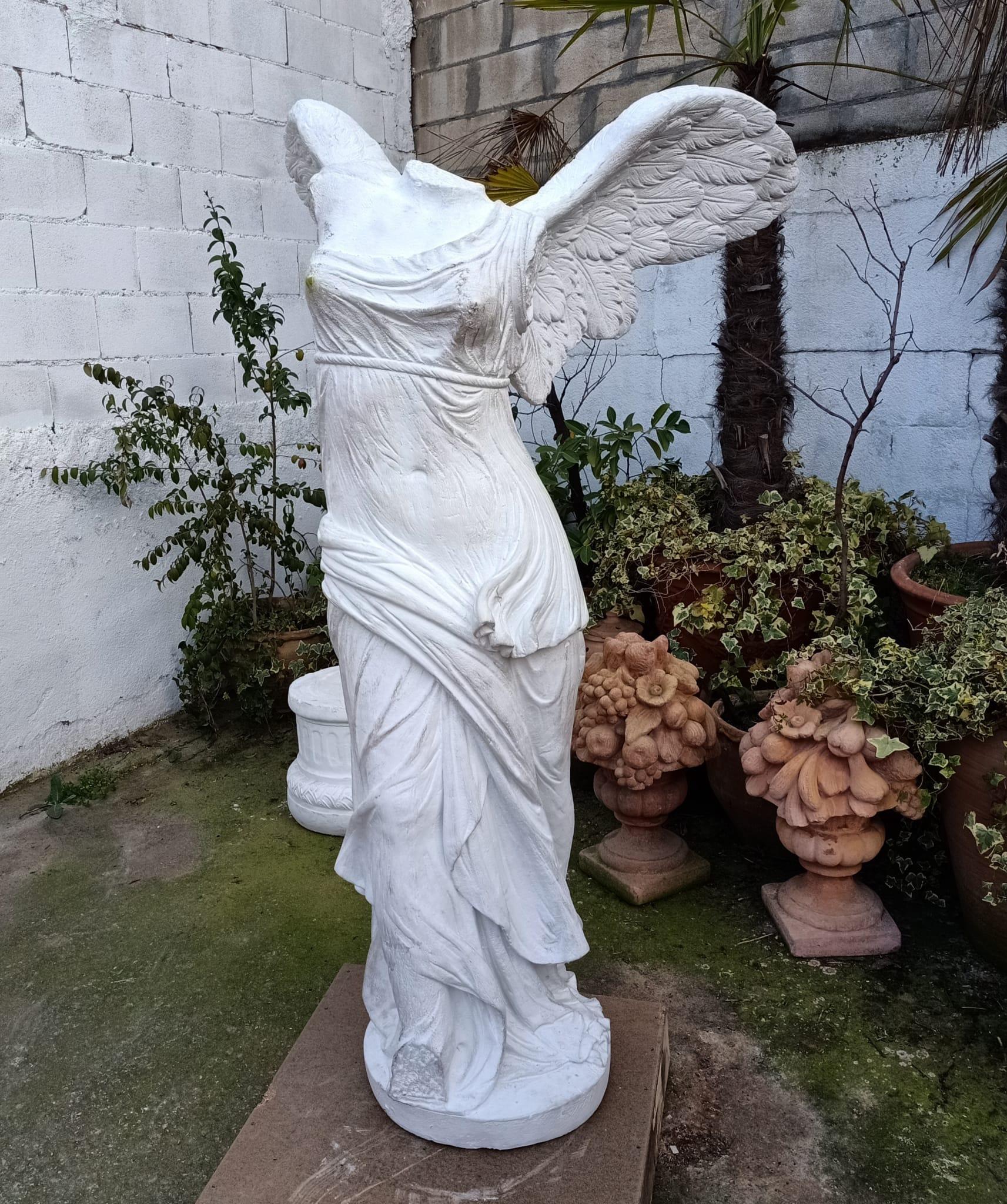 Escultura Nike Grande - 250 cm - Victoria Alada mediados del siglo XX en venta
