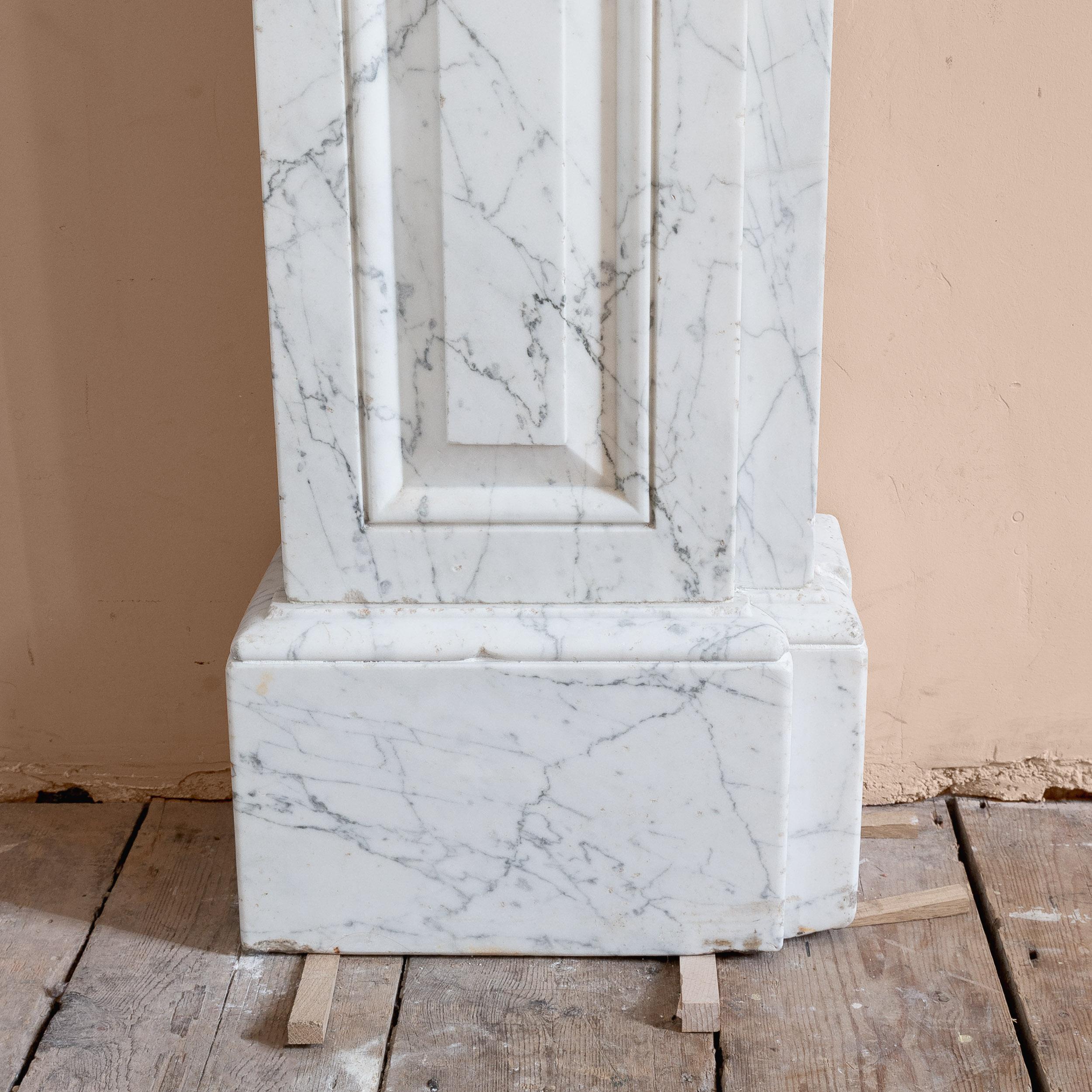 Grande camino in marmo di Carrara del XIX secolo in vendita 4