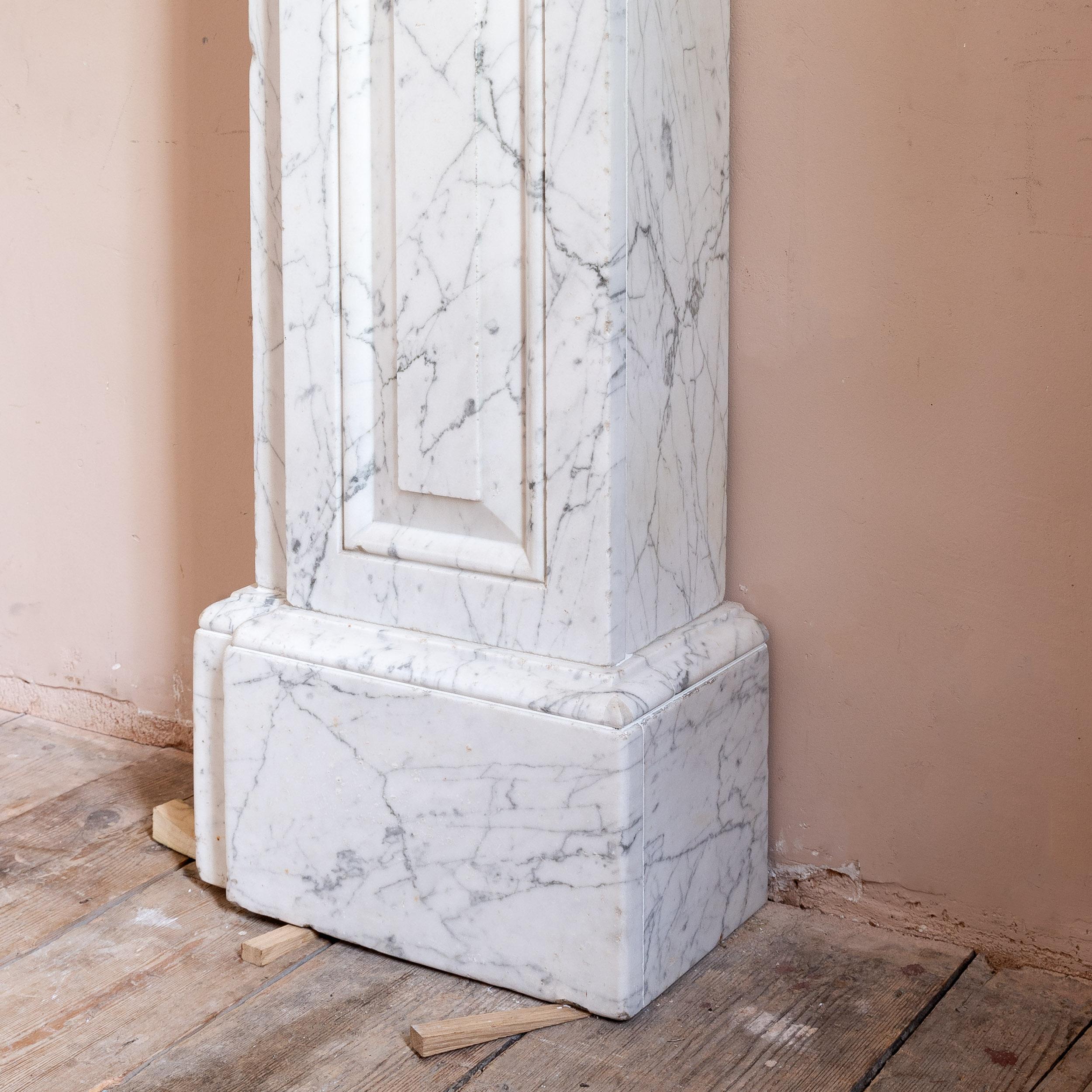 Grande camino in marmo di Carrara del XIX secolo in vendita 5