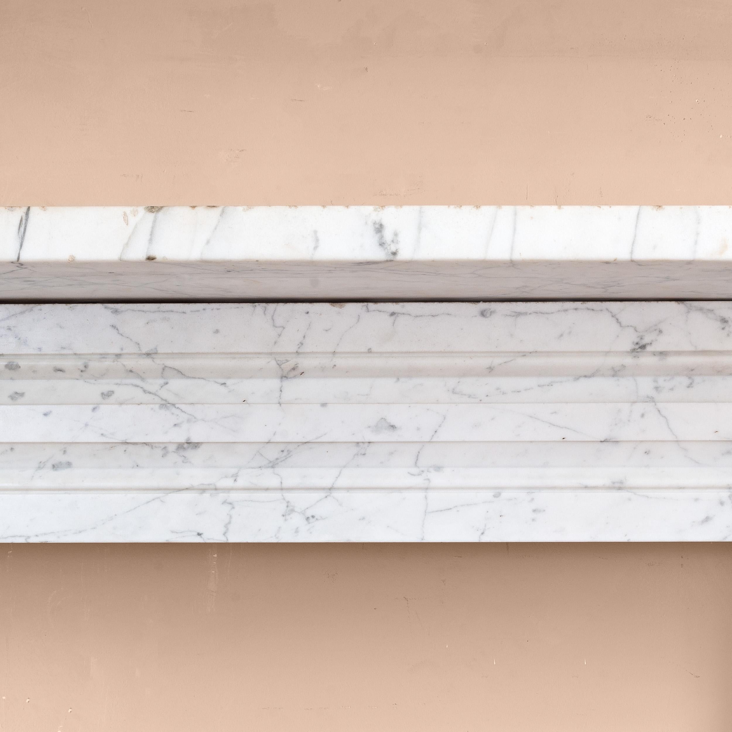 Grande camino in marmo di Carrara del XIX secolo in vendita 2