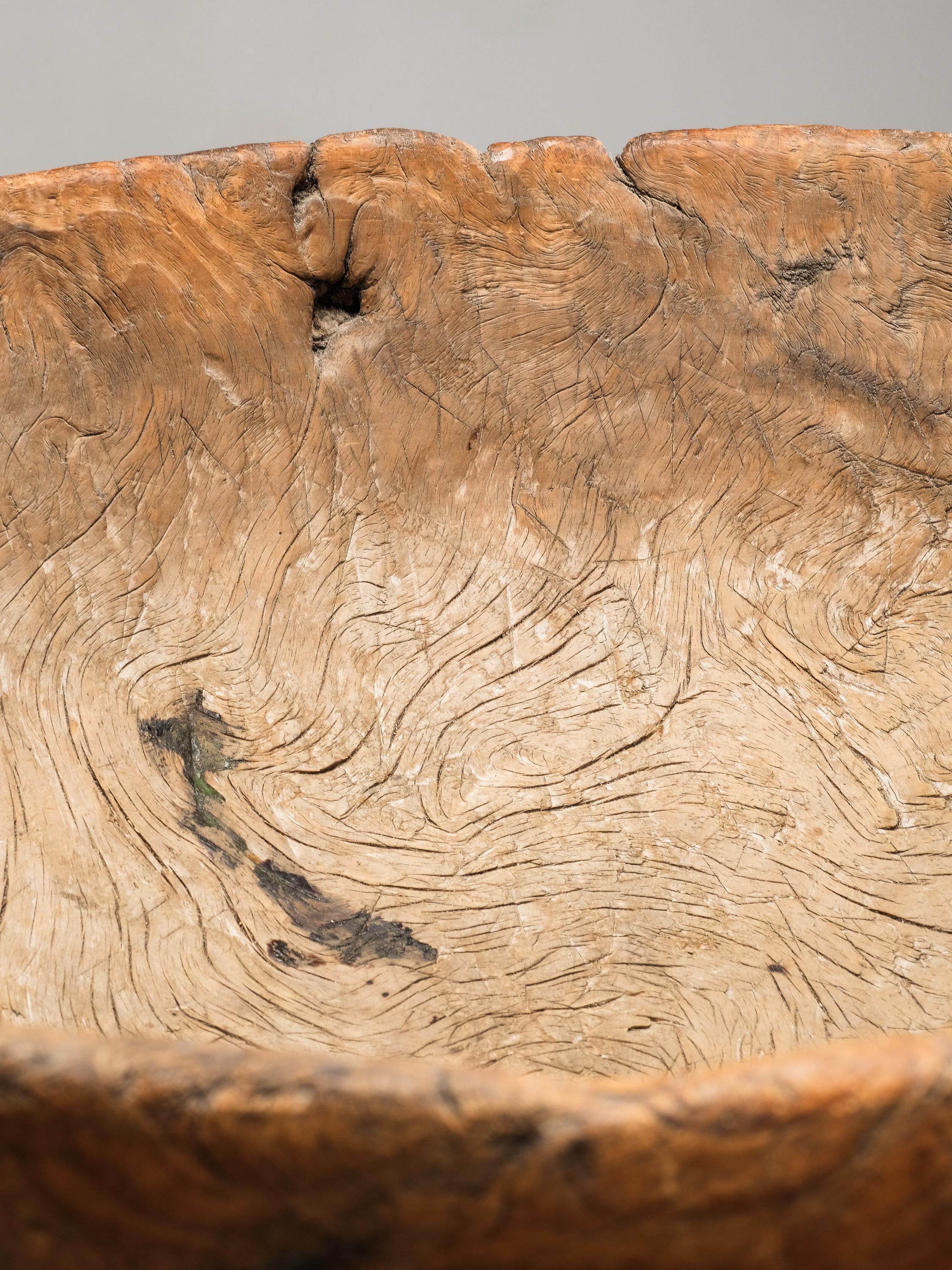 Gran cuenco nórdico para masa de madera tallada a mano, Finlandia, S. XIX en venta 3