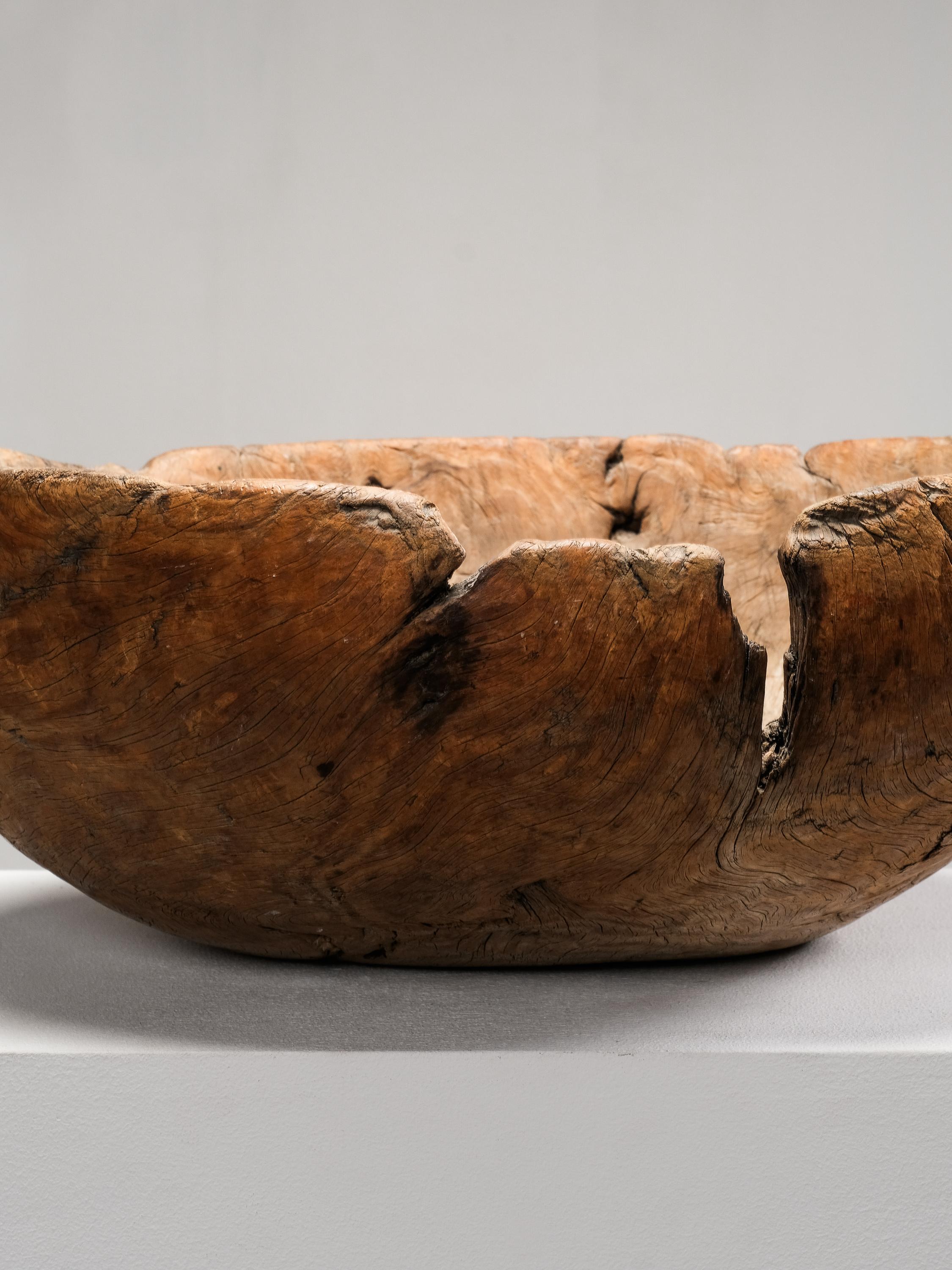 Gran cuenco nórdico para masa de madera tallada a mano, Finlandia, S. XIX en venta 4