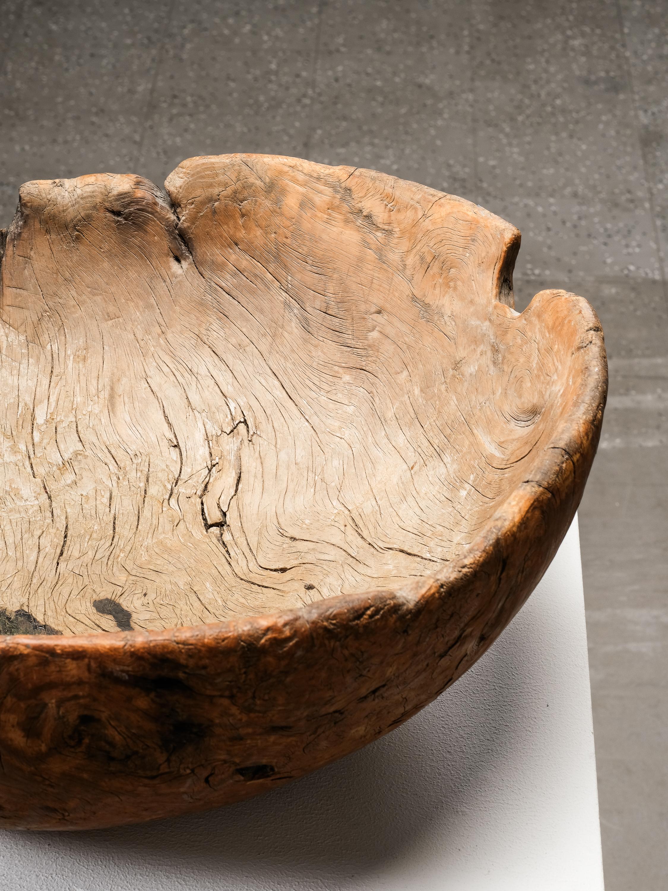 Gran cuenco nórdico para masa de madera tallada a mano, Finlandia, S. XIX en venta 6